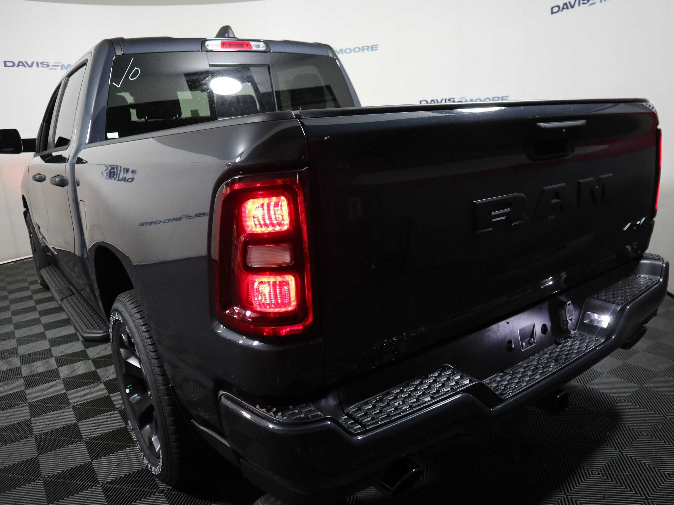 2026 RAM 1500 Express 4x4 Crew Cab
