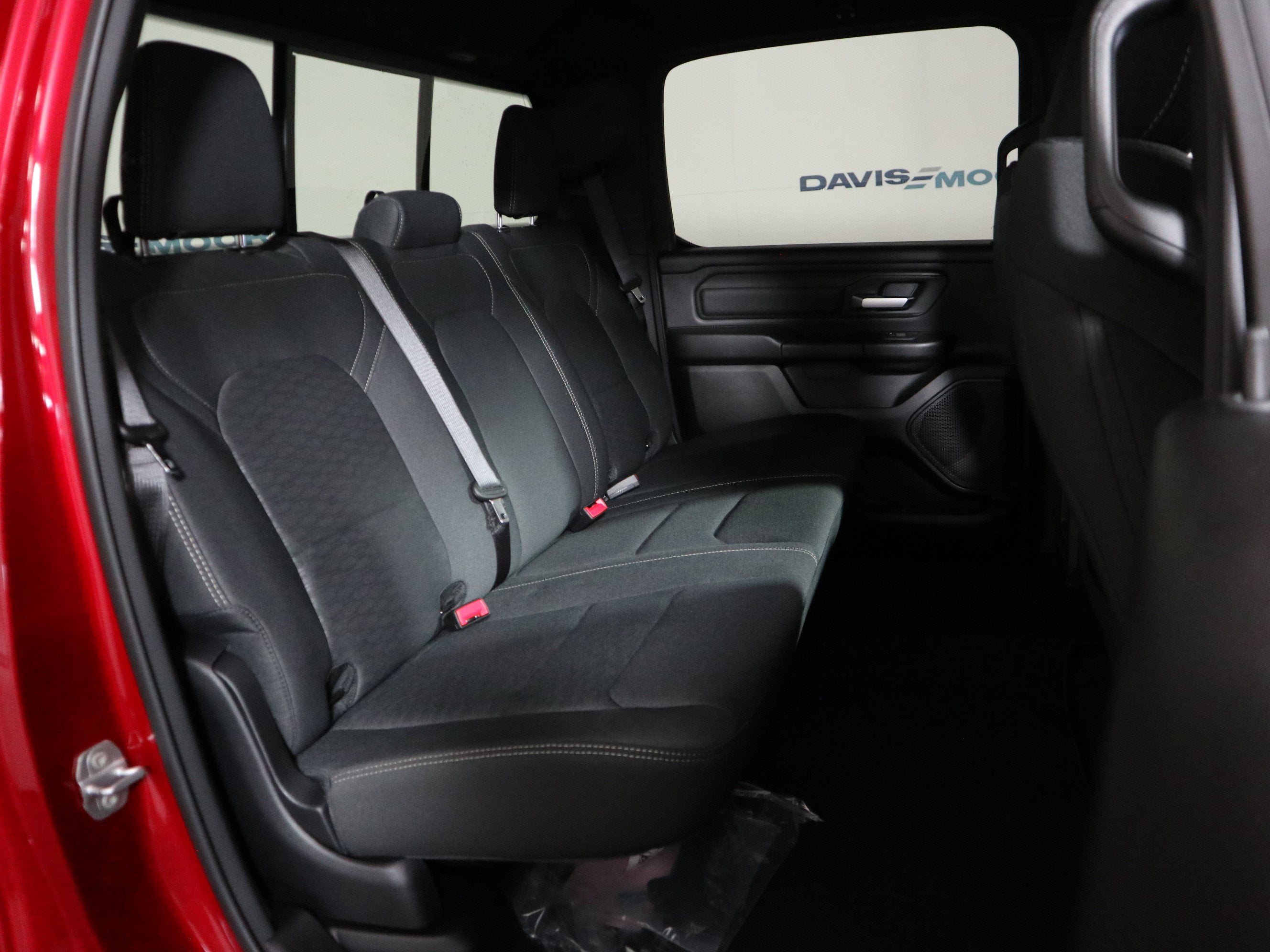 2026 RAM 1500 Express 4x4 Crew Cab