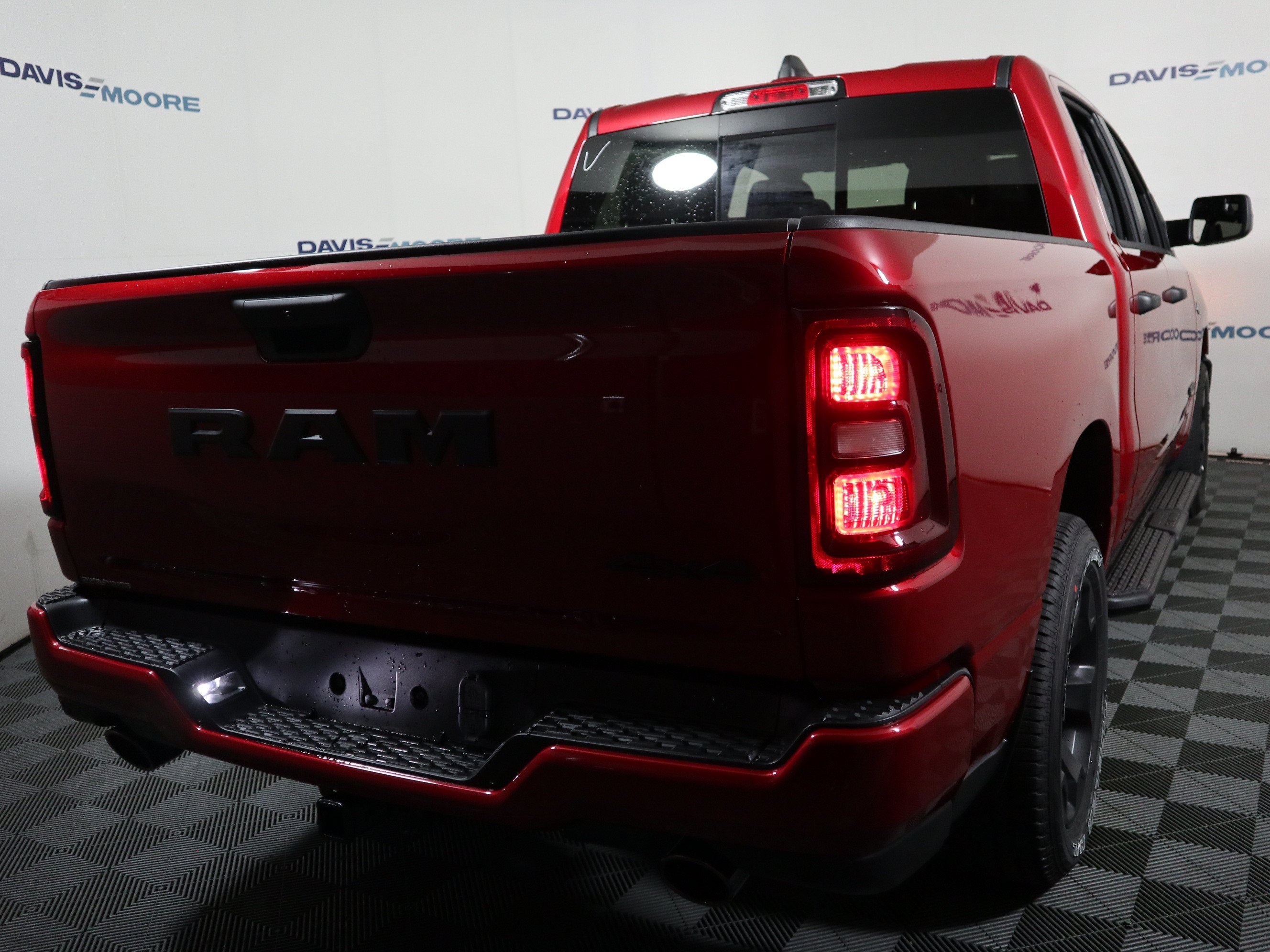 2026 RAM 1500 Express 4x4 Crew Cab