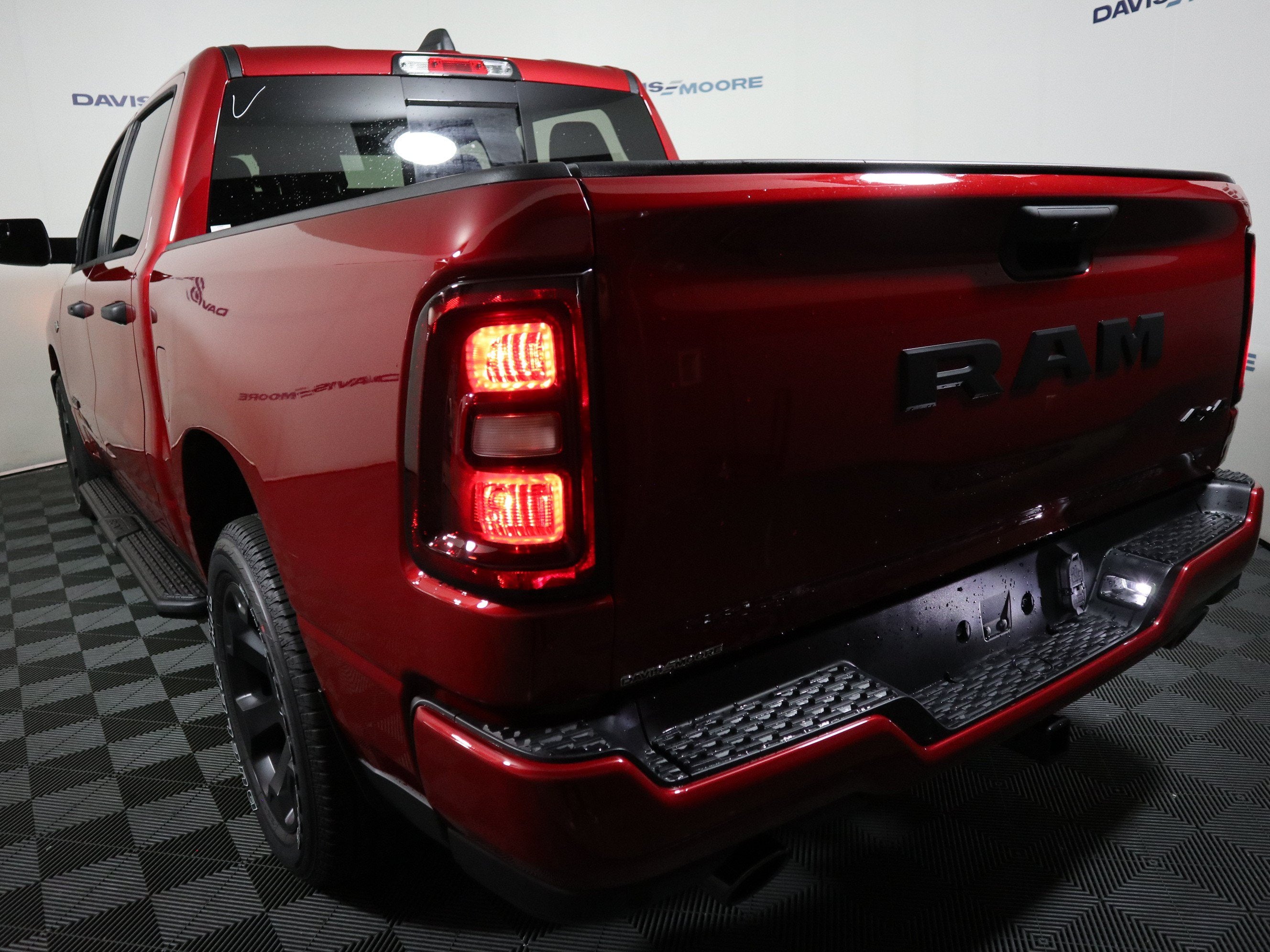 2026 RAM 1500 Express 4x4 Crew Cab