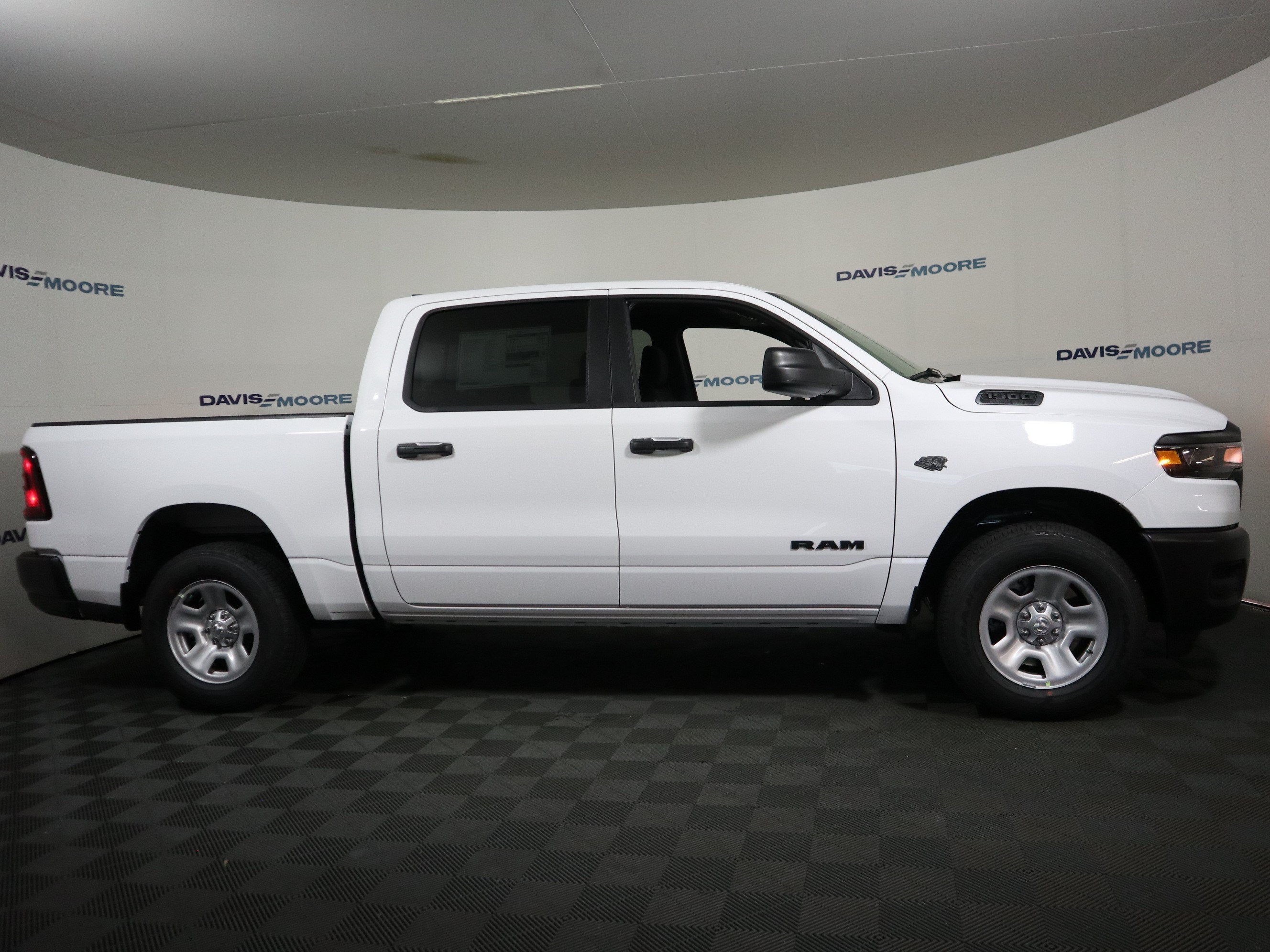 2027 RAM 1500 Tradesman Crew Cab 4x4