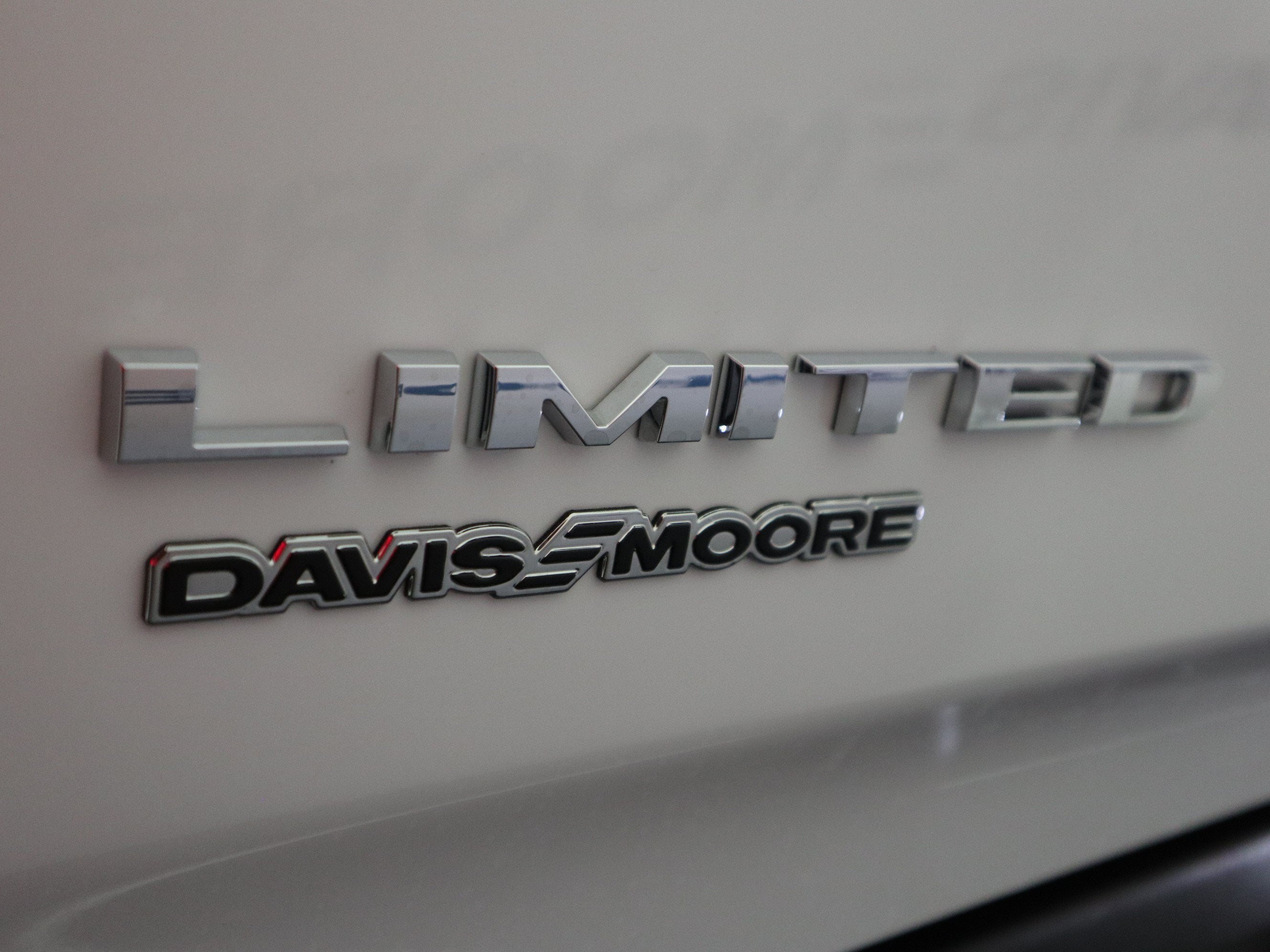 2027 RAM 1500 Limited 4x4 Crew Cab