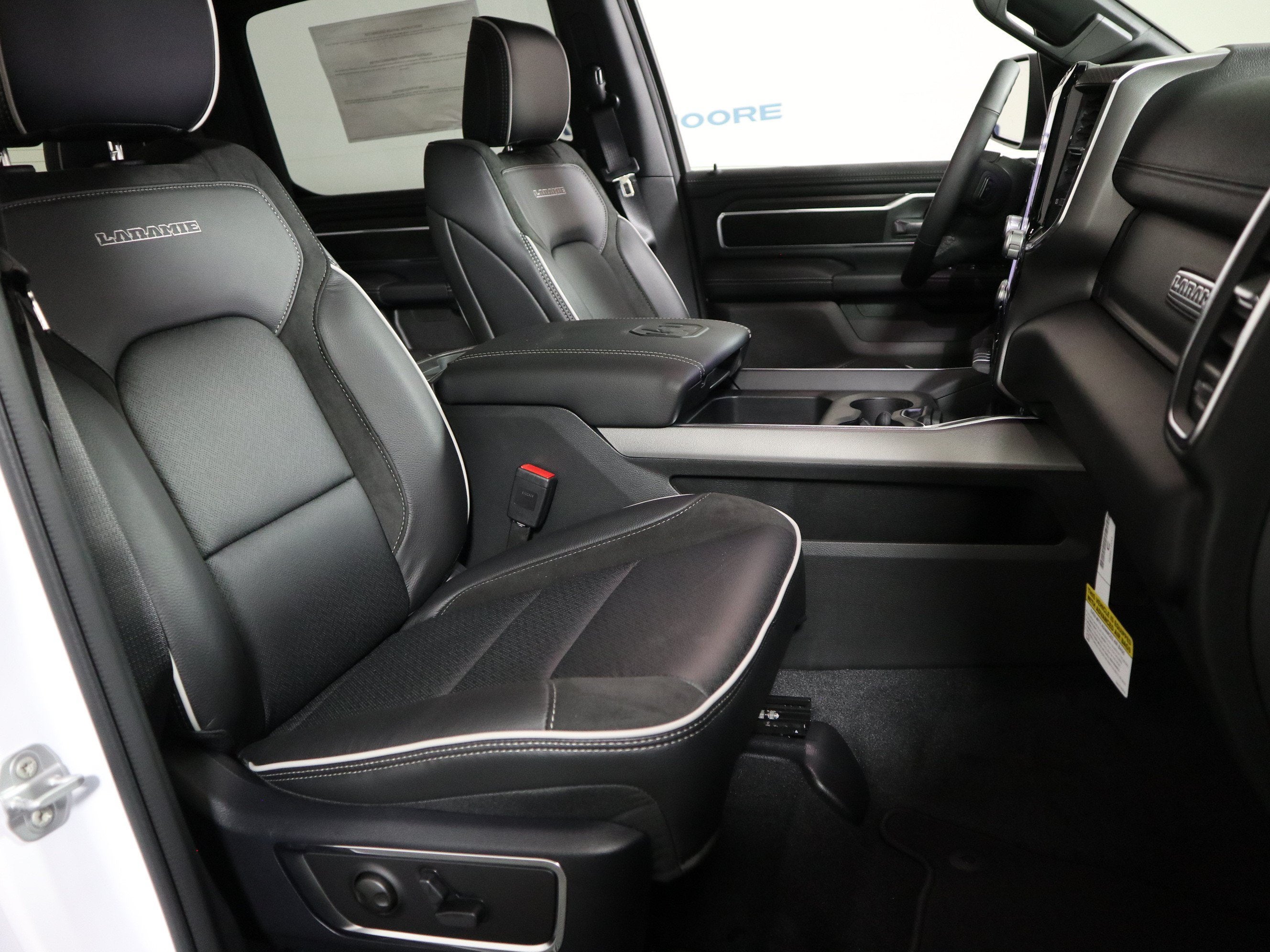 2027 RAM 1500 Laramie 4x4 Crew Cab