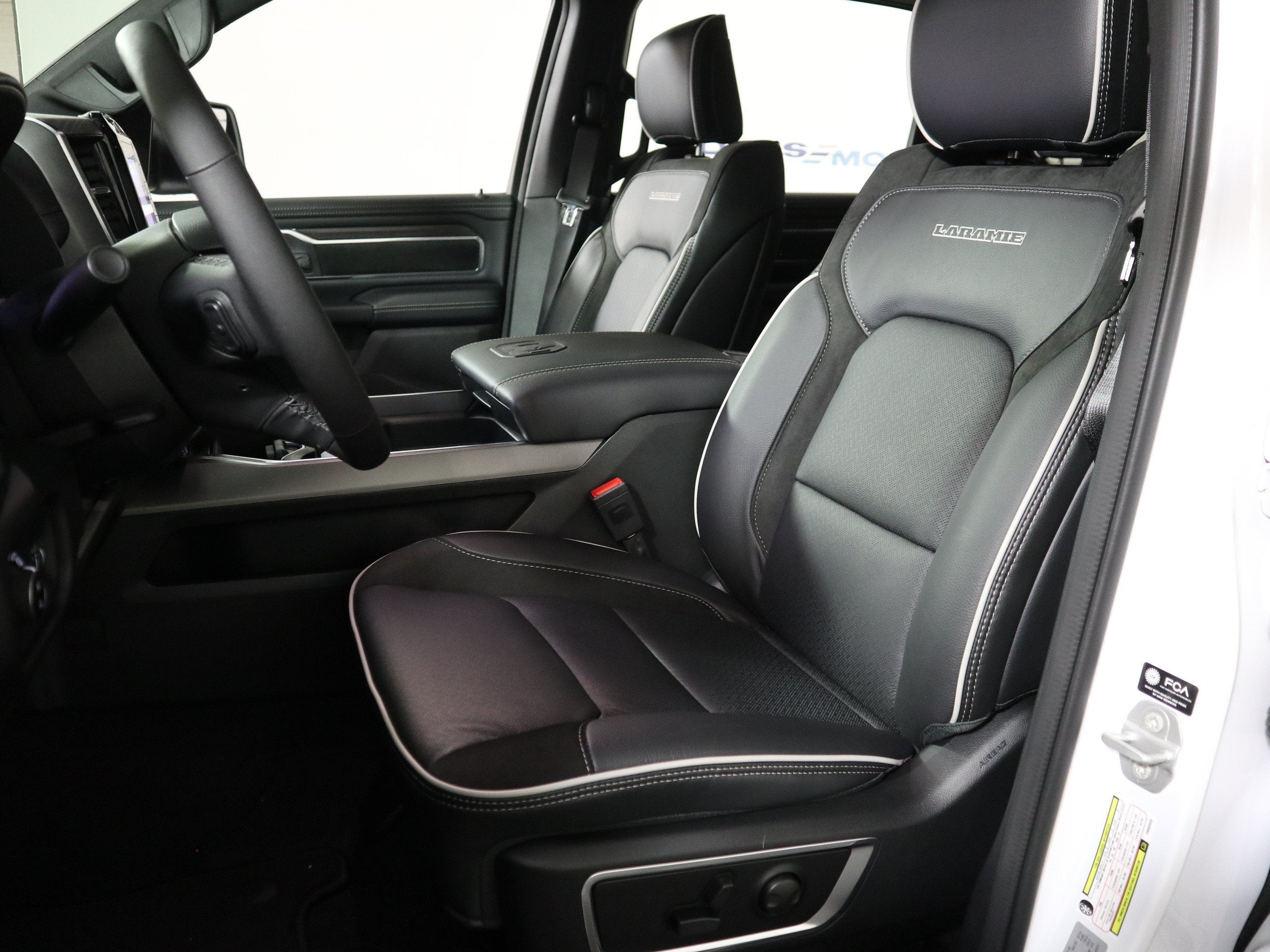 2027 RAM 1500 Laramie 4x4 Crew Cab