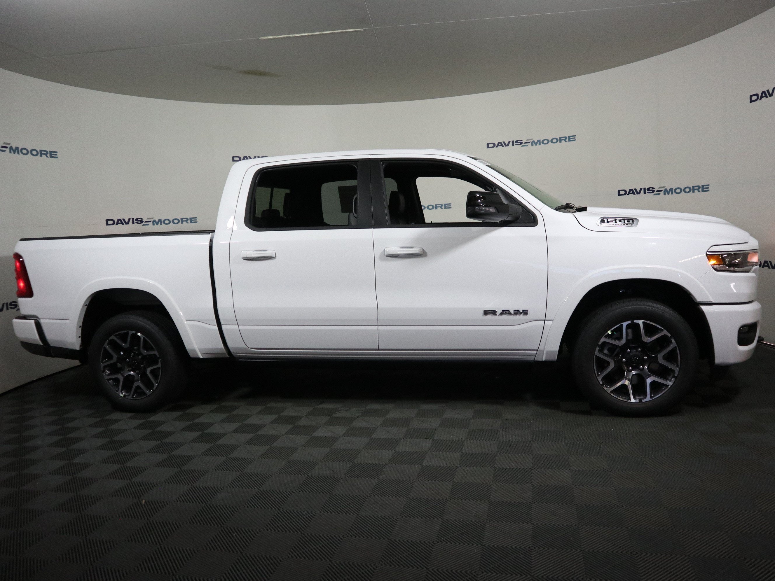 2027 RAM 1500 Laramie 4x4 Crew Cab