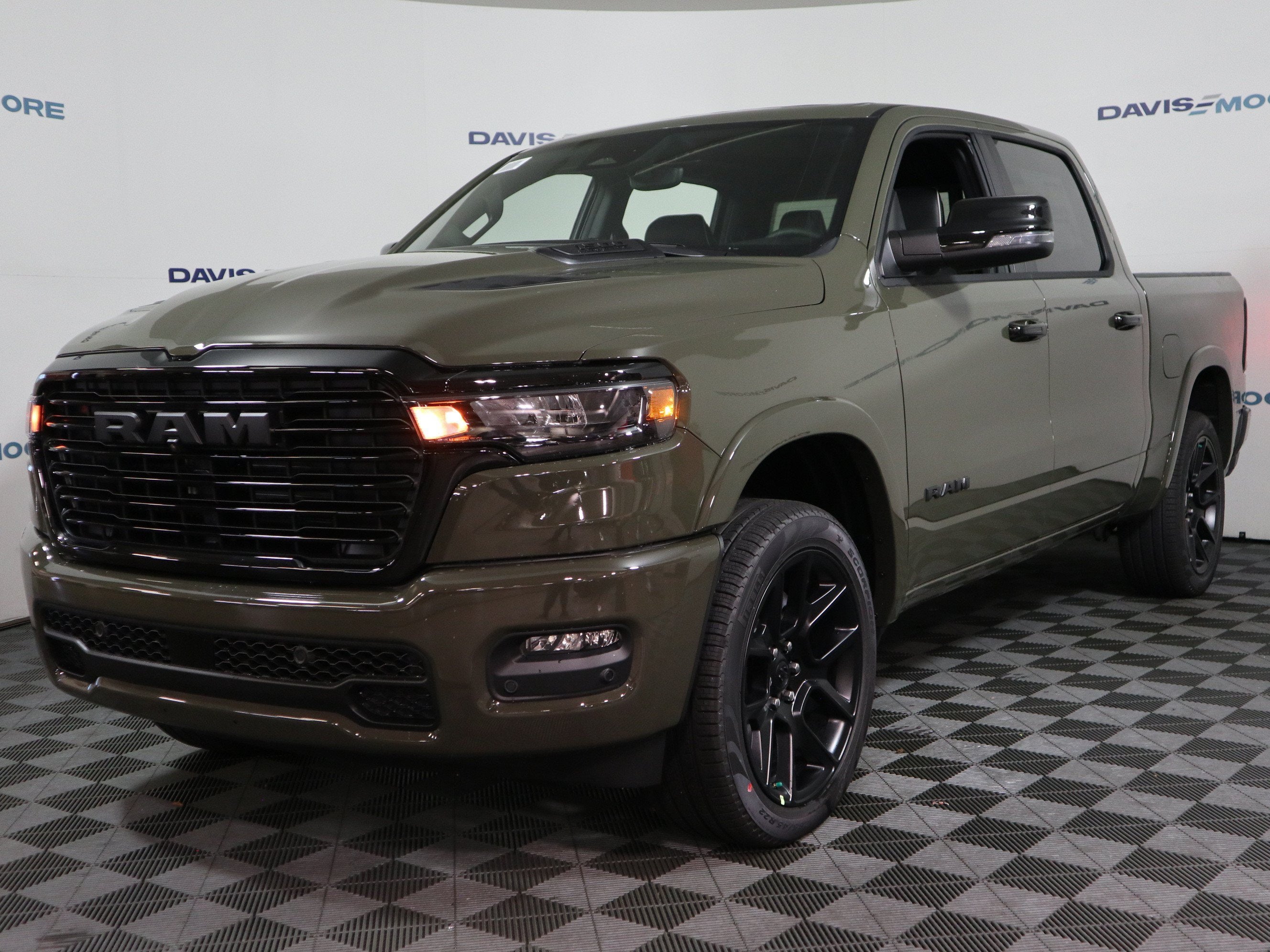2027 RAM 1500 Laramie 4x4 Crew Cab
