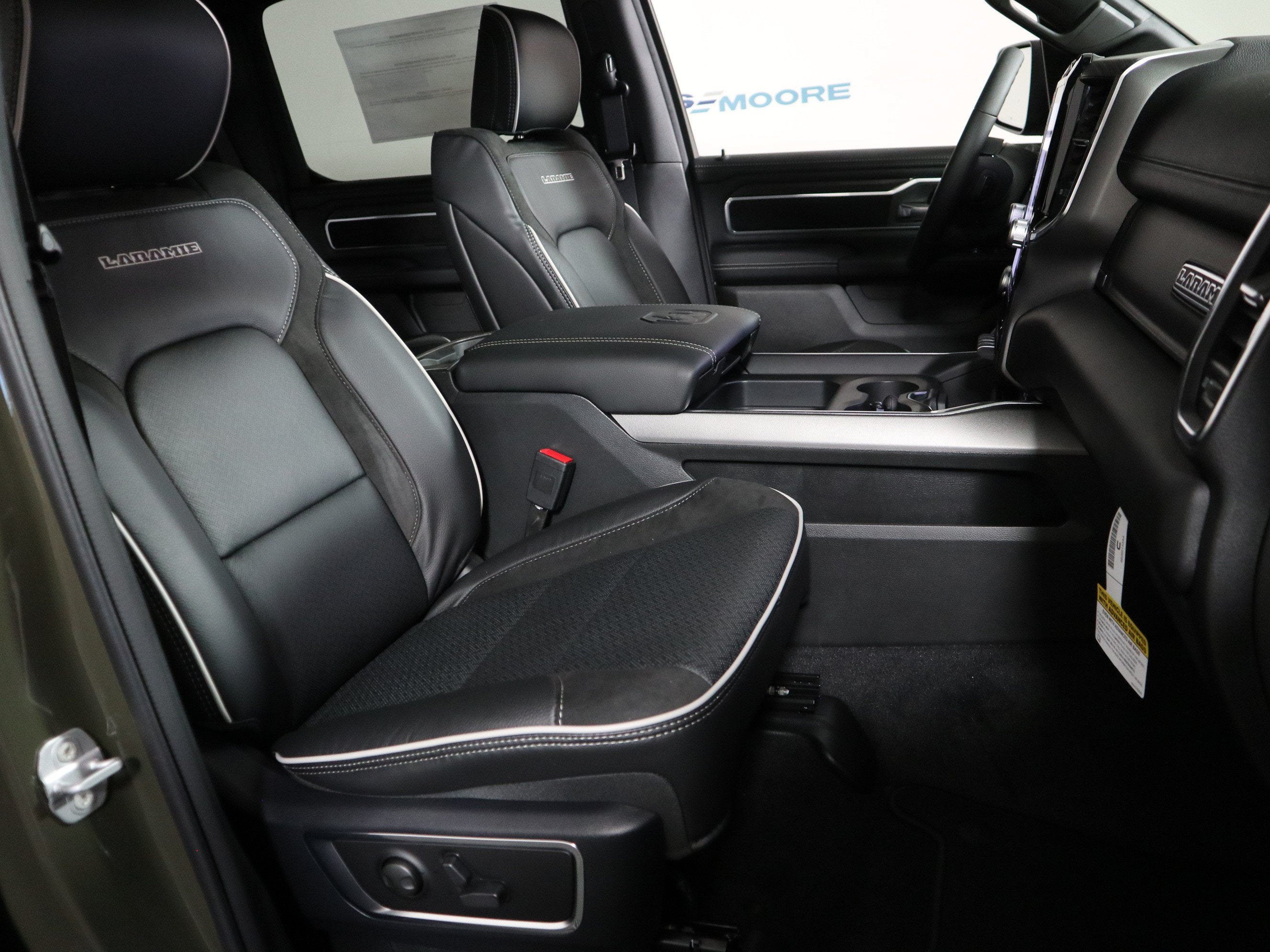 2027 RAM 1500 Laramie 4x4 Crew Cab