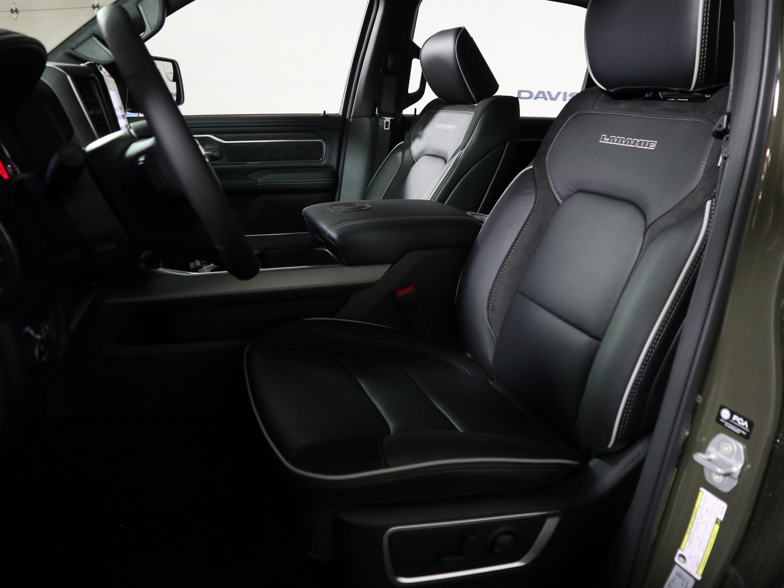 2027 RAM 1500 Laramie 4x4 Crew Cab