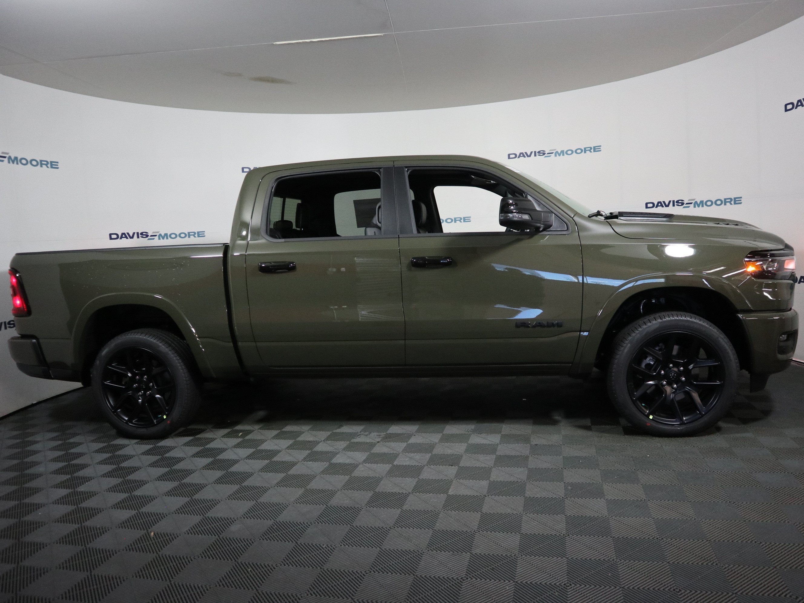2027 RAM 1500 Laramie 4x4 Crew Cab