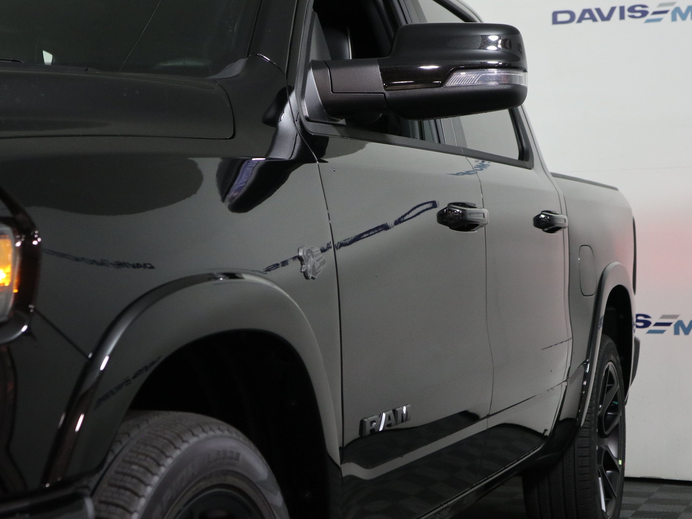 2027 RAM 1500 Laramie 4x4 Crew Cab