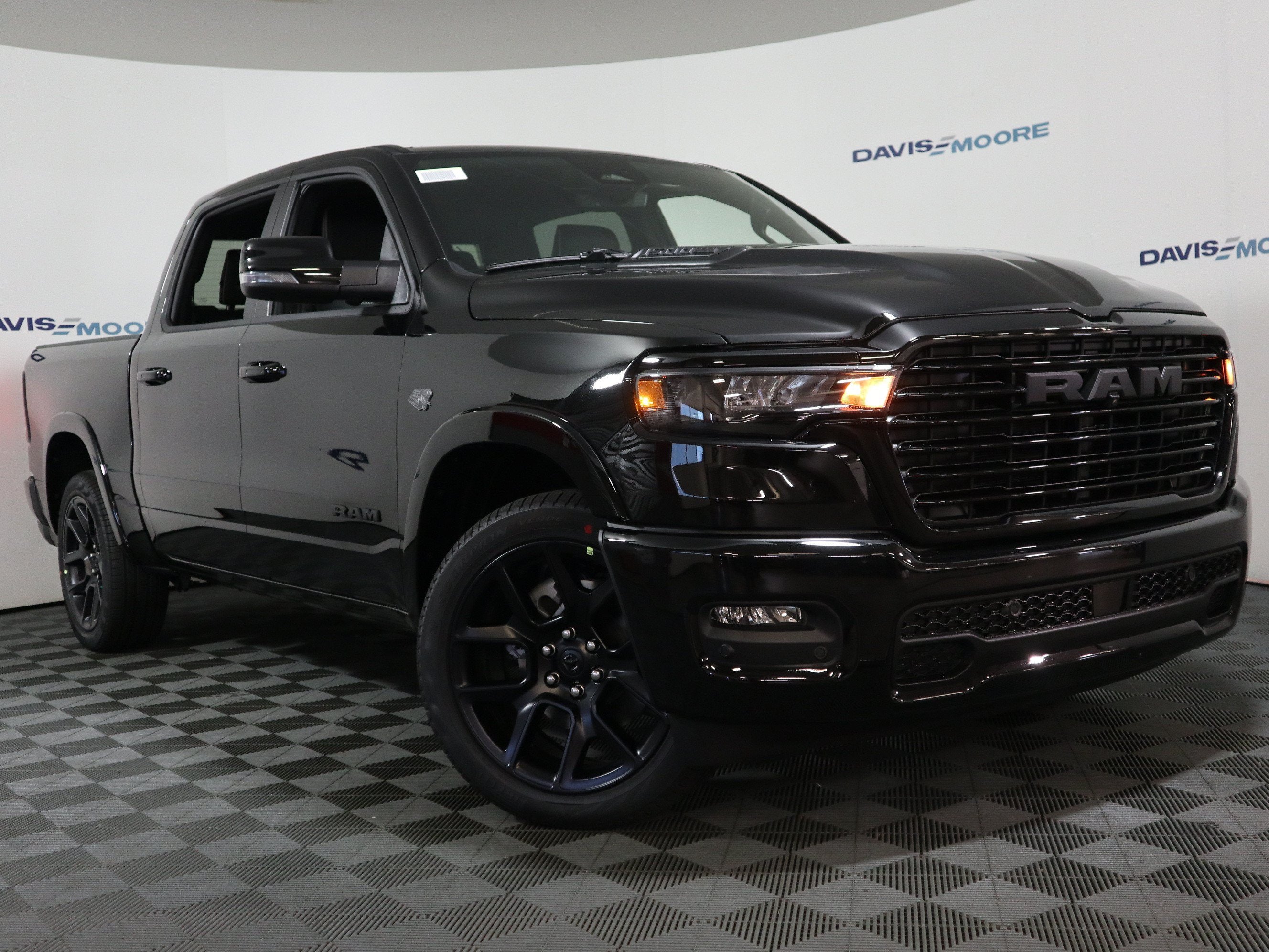 2027 RAM 1500 Laramie 4x4 Crew Cab