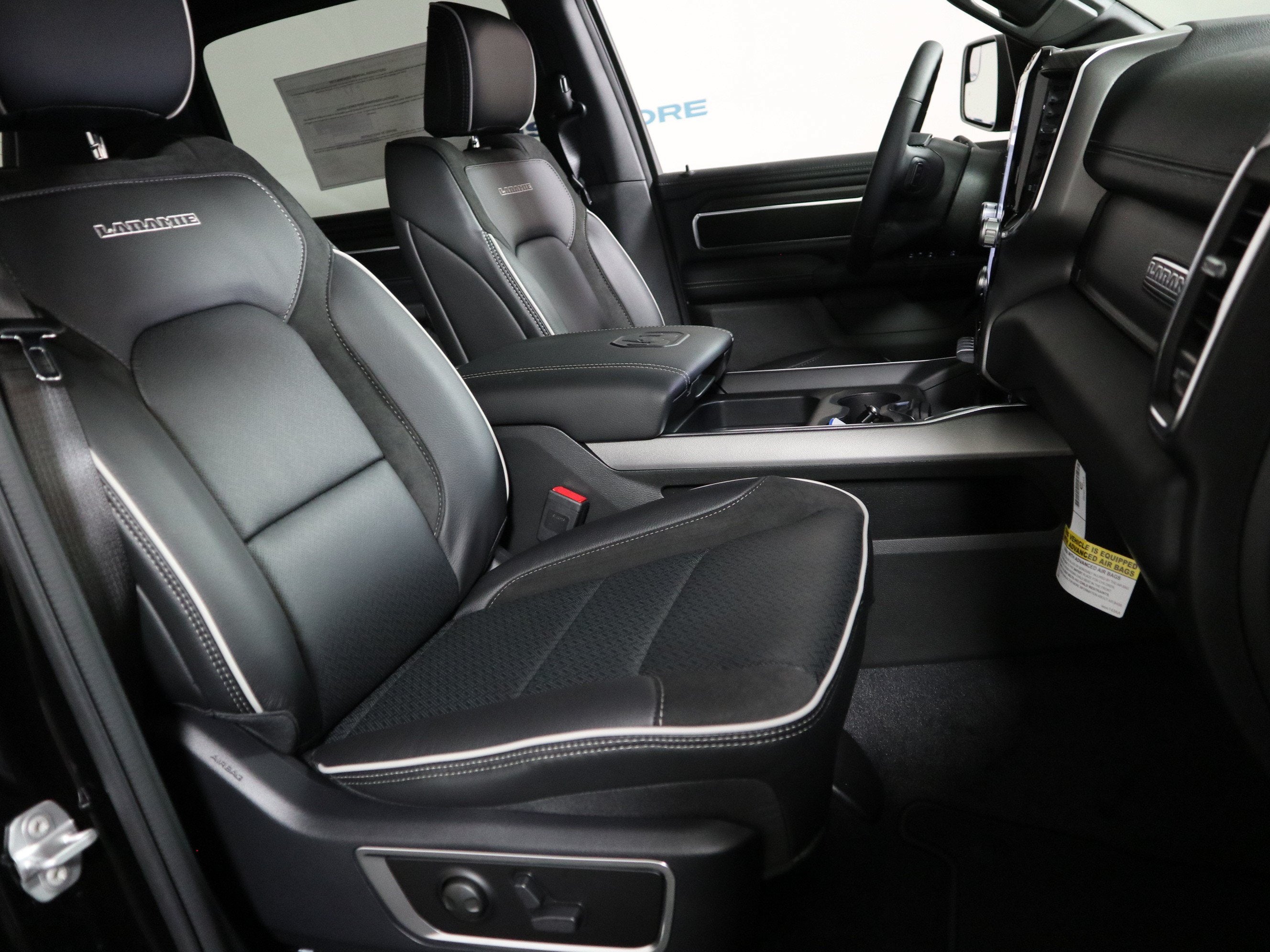2027 RAM 1500 Laramie 4x4 Crew Cab