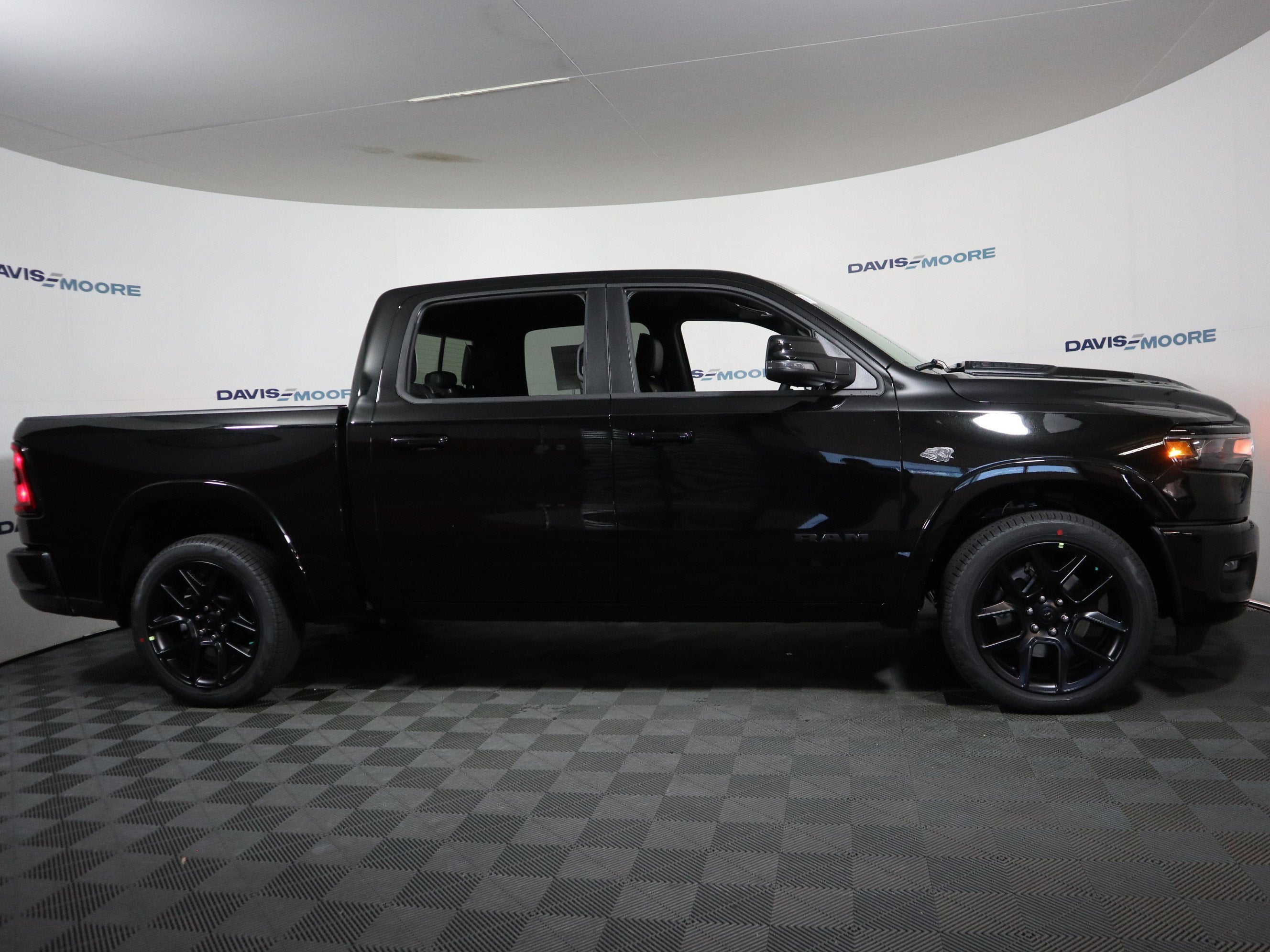 2027 RAM 1500 Laramie 4x4 Crew Cab