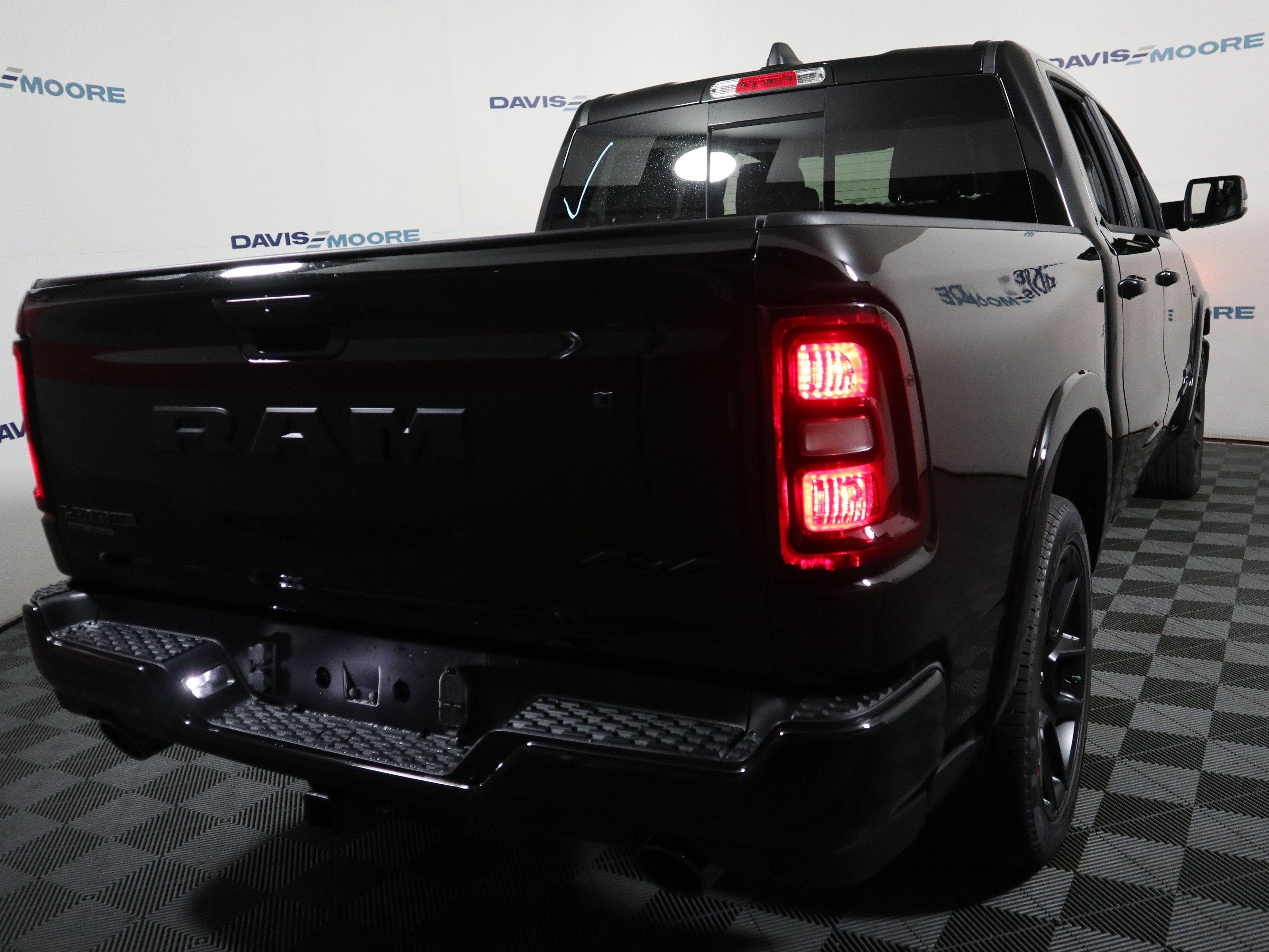 2027 RAM 1500 Laramie 4x4 Crew Cab