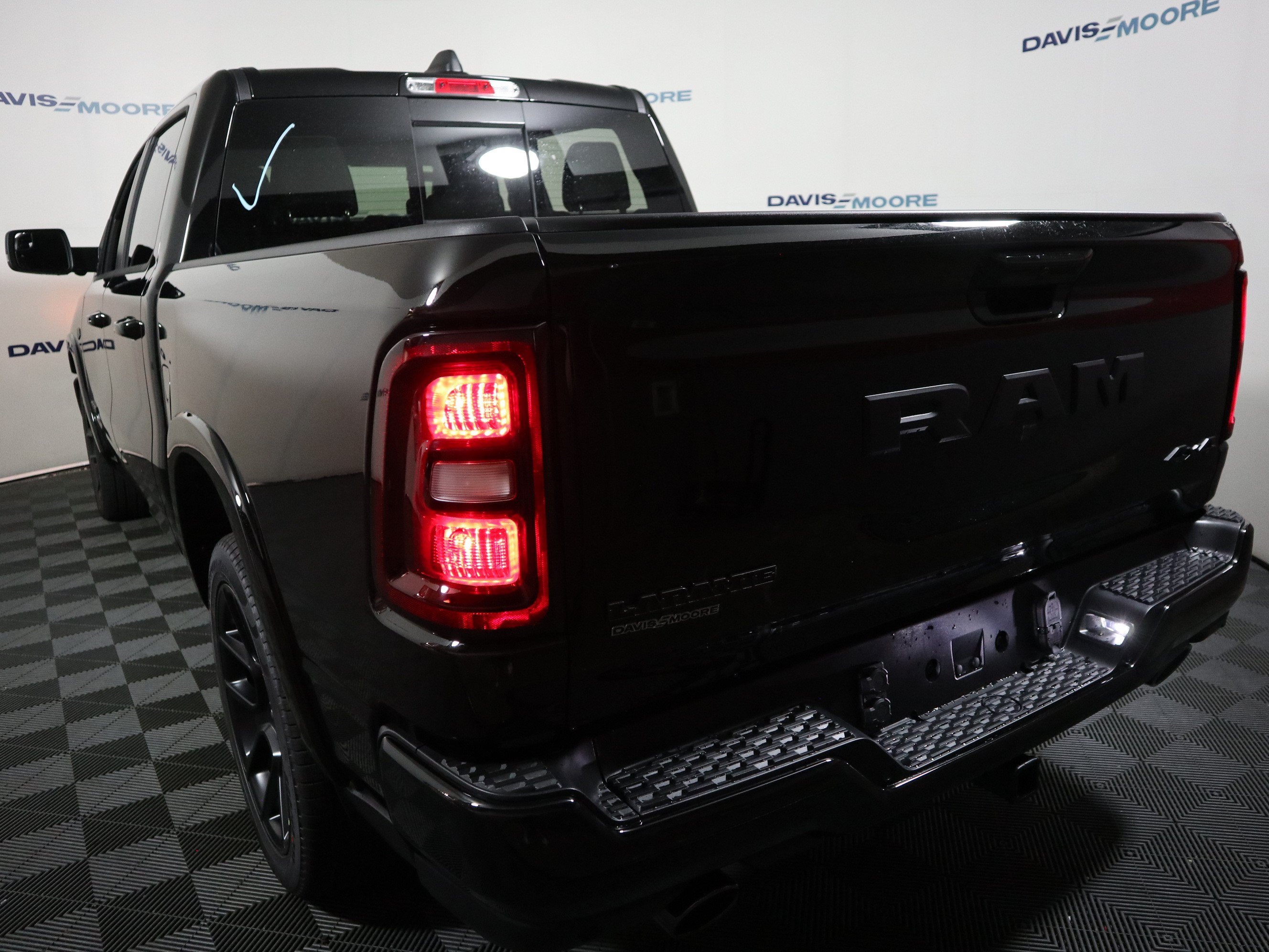 2027 RAM 1500 Laramie 4x4 Crew Cab