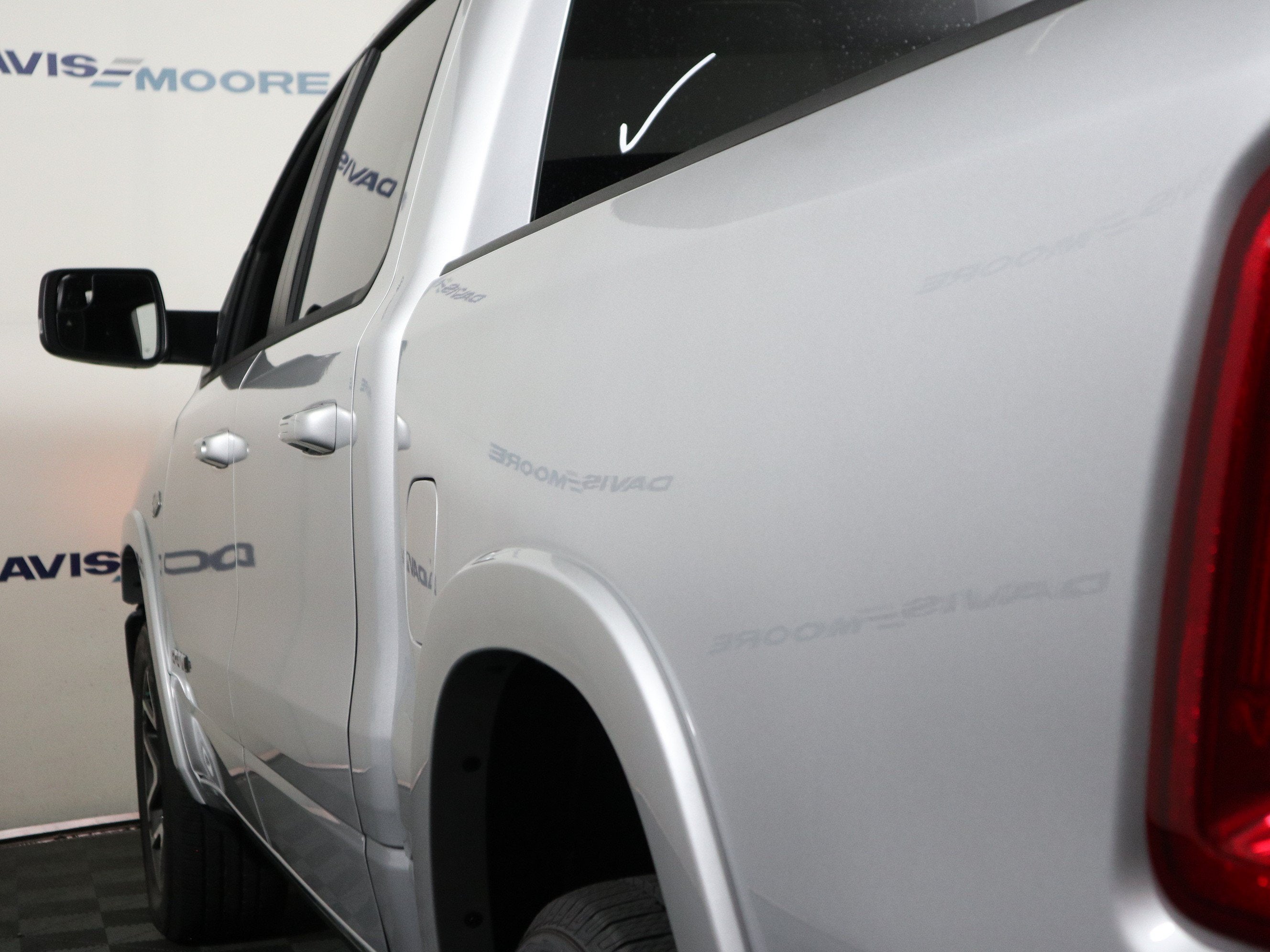 2027 RAM 1500 Laramie 4x4 Crew Cab