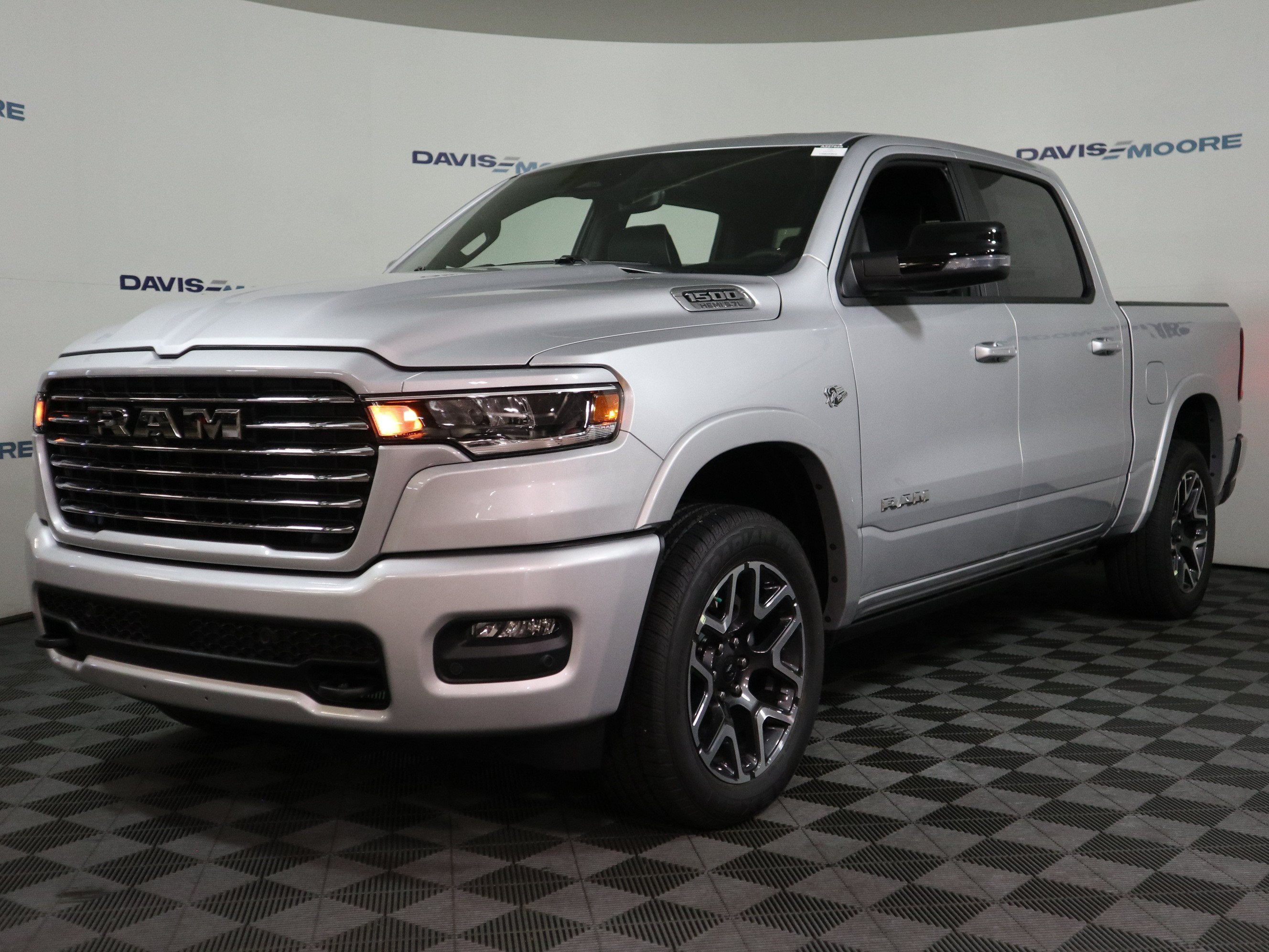 2027 RAM 1500 Laramie 4x4 Crew Cab