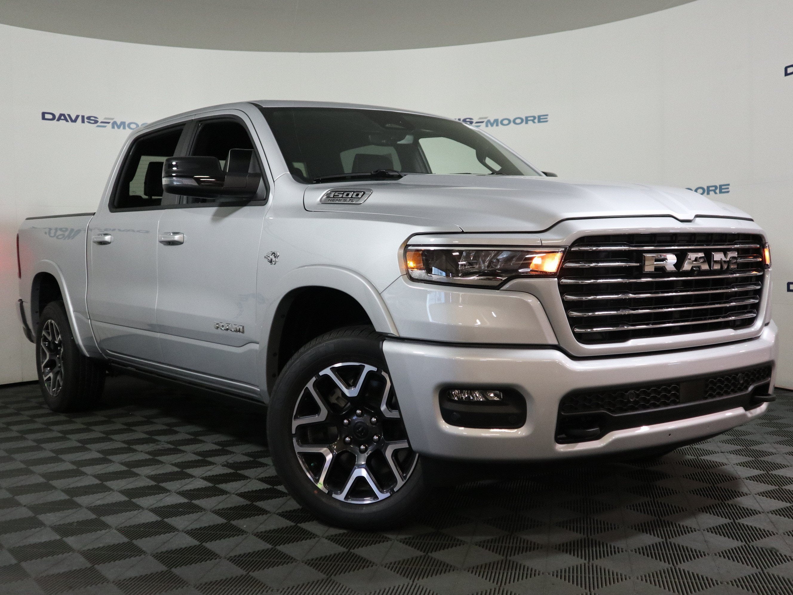2027 RAM 1500 Laramie 4x4 Crew Cab
