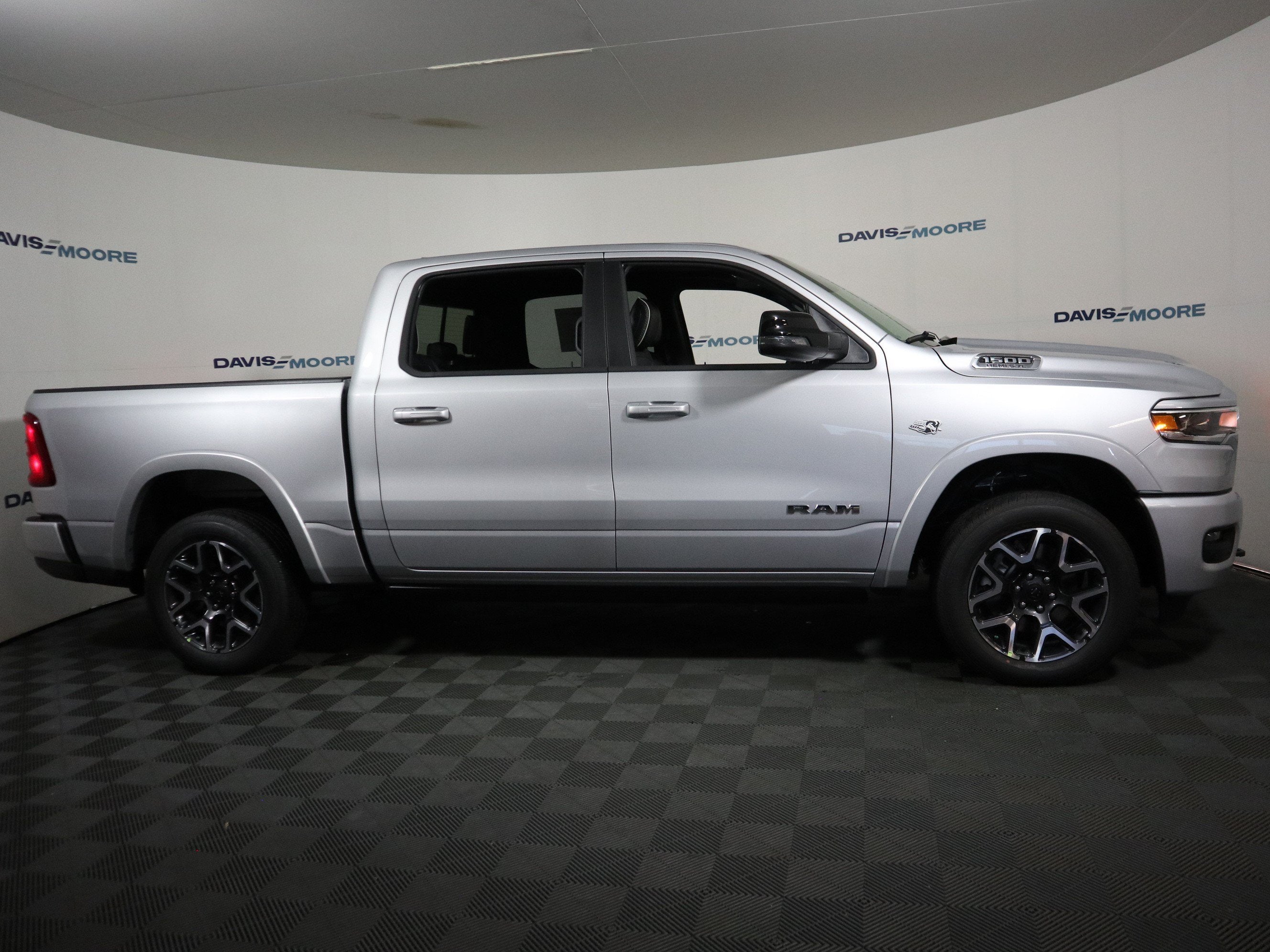 2027 RAM 1500 Laramie 4x4 Crew Cab