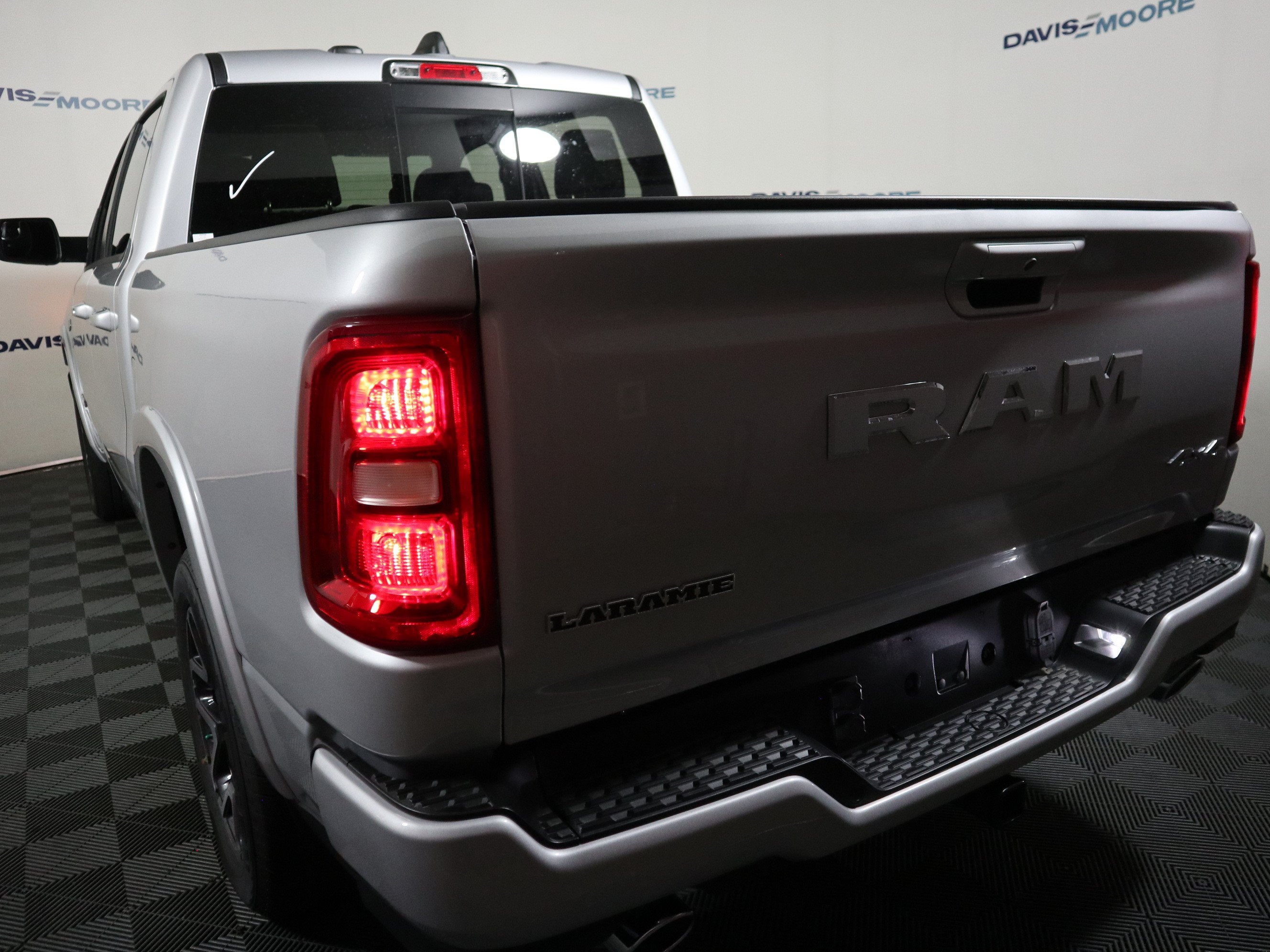 2027 RAM 1500 Laramie 4x4 Crew Cab