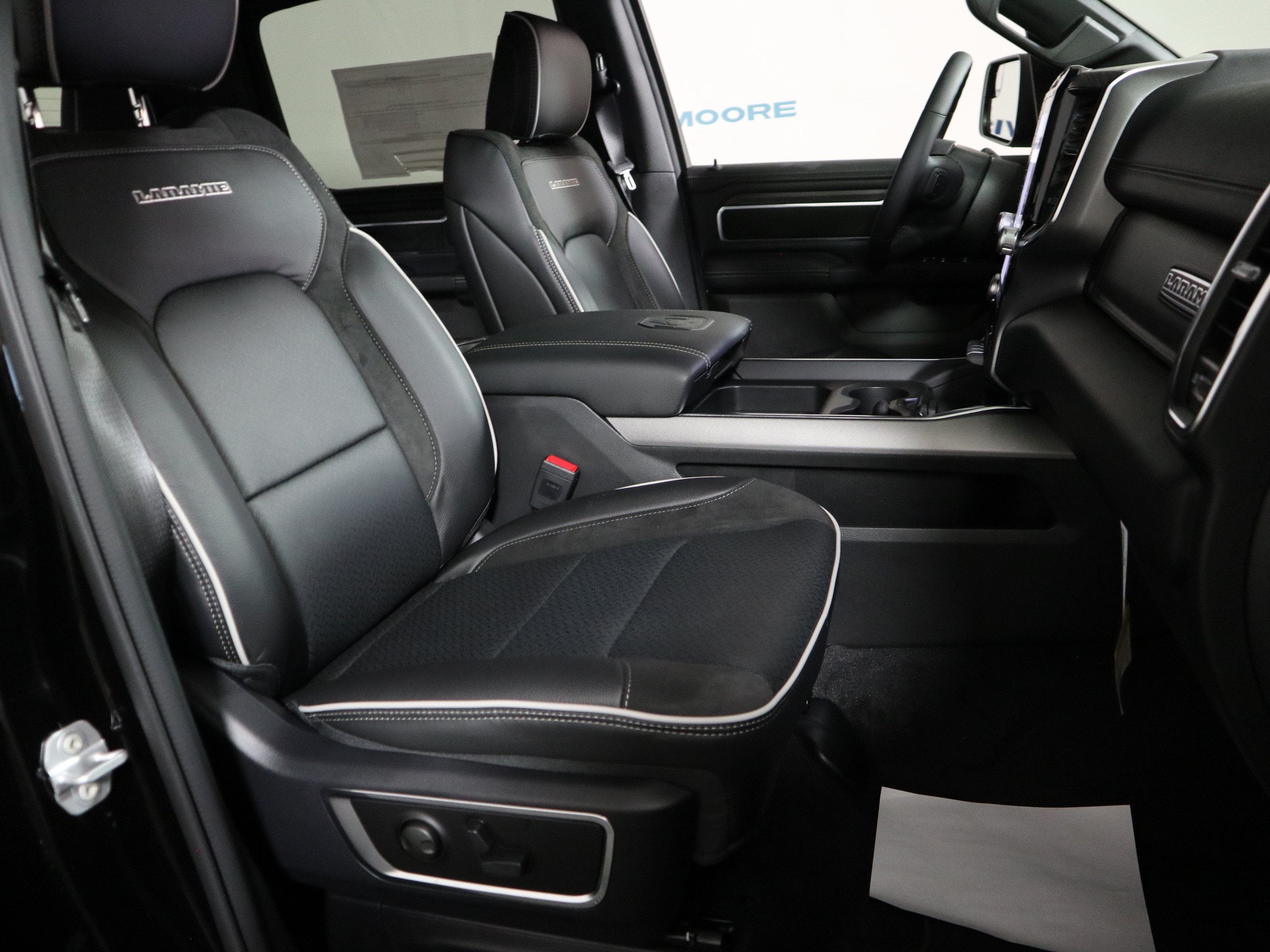 2027 RAM 1500 Laramie 4x4 Crew Cab
