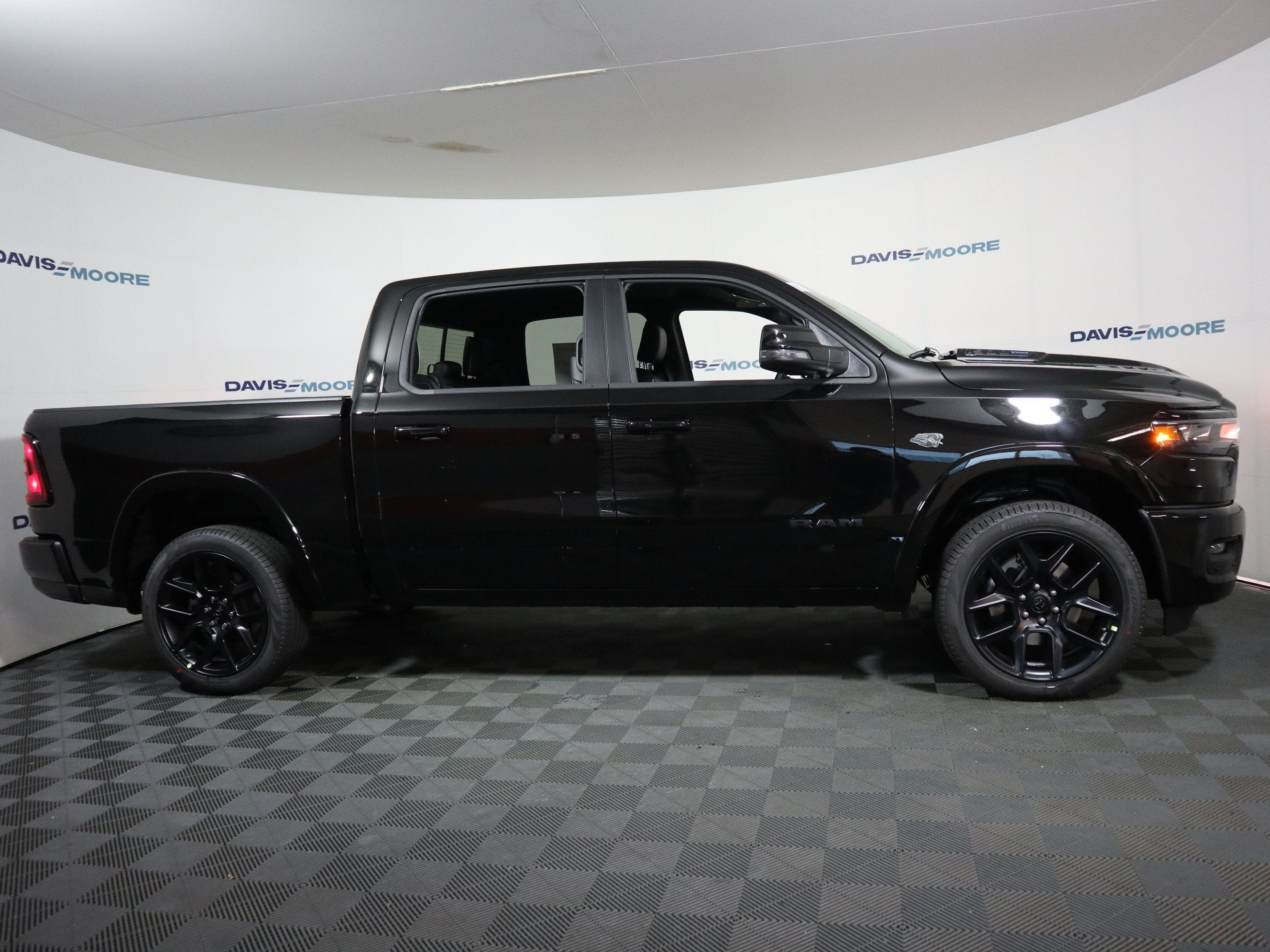 2027 RAM 1500 Laramie 4x4 Crew Cab