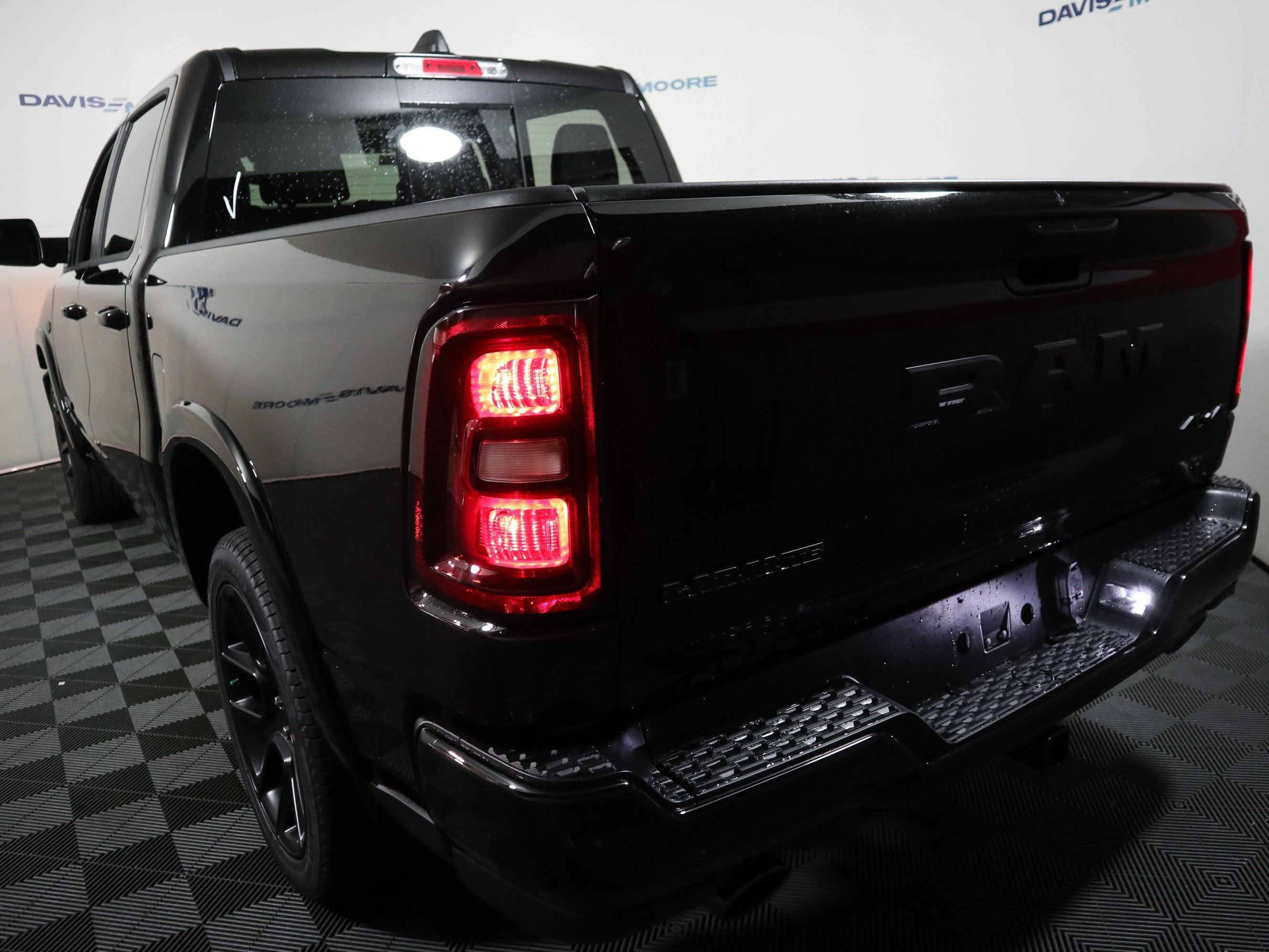 2027 RAM 1500 Laramie 4x4 Crew Cab