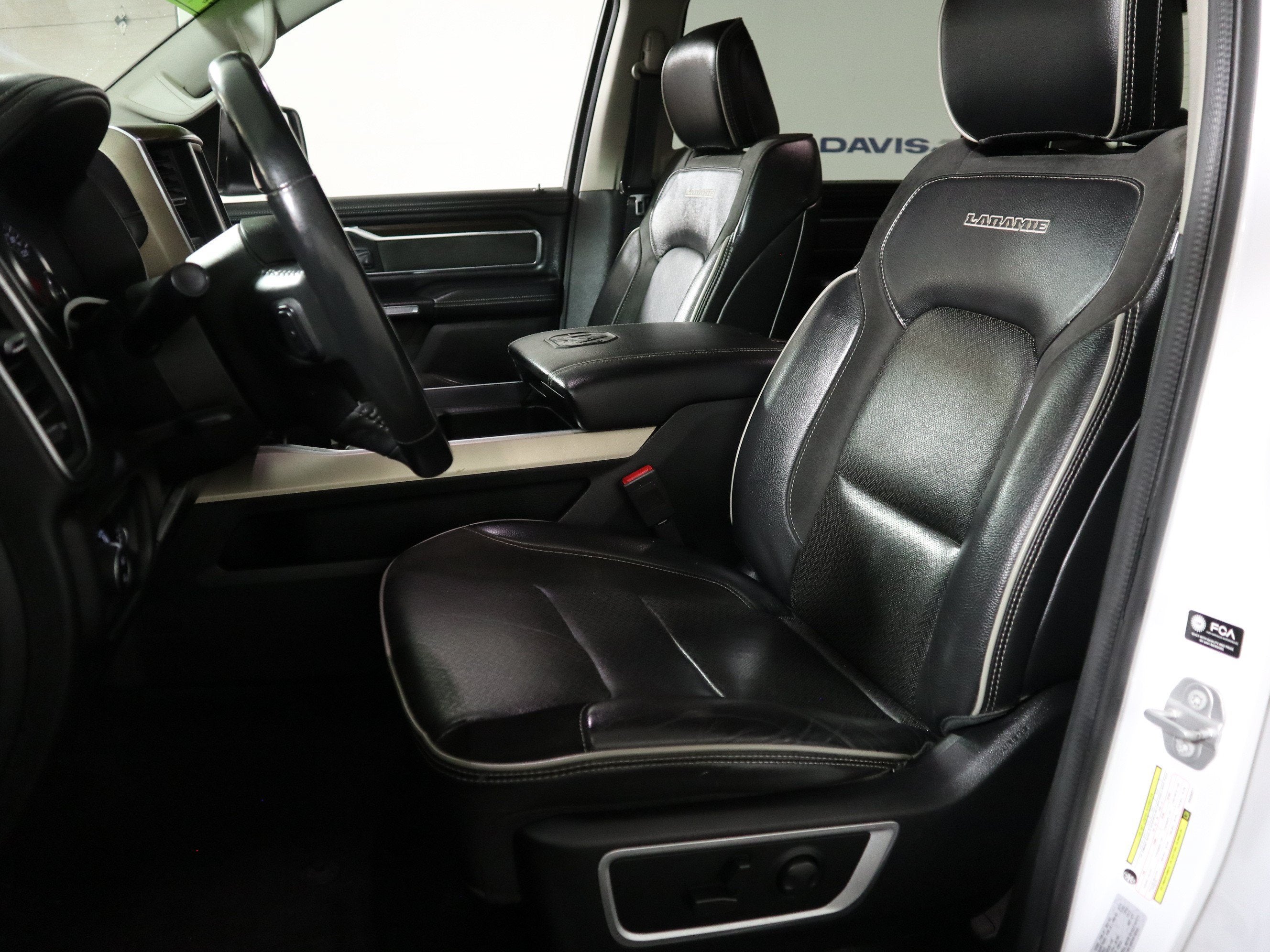 2022 RAM 1500 Laramie 4x4 Crew Cab