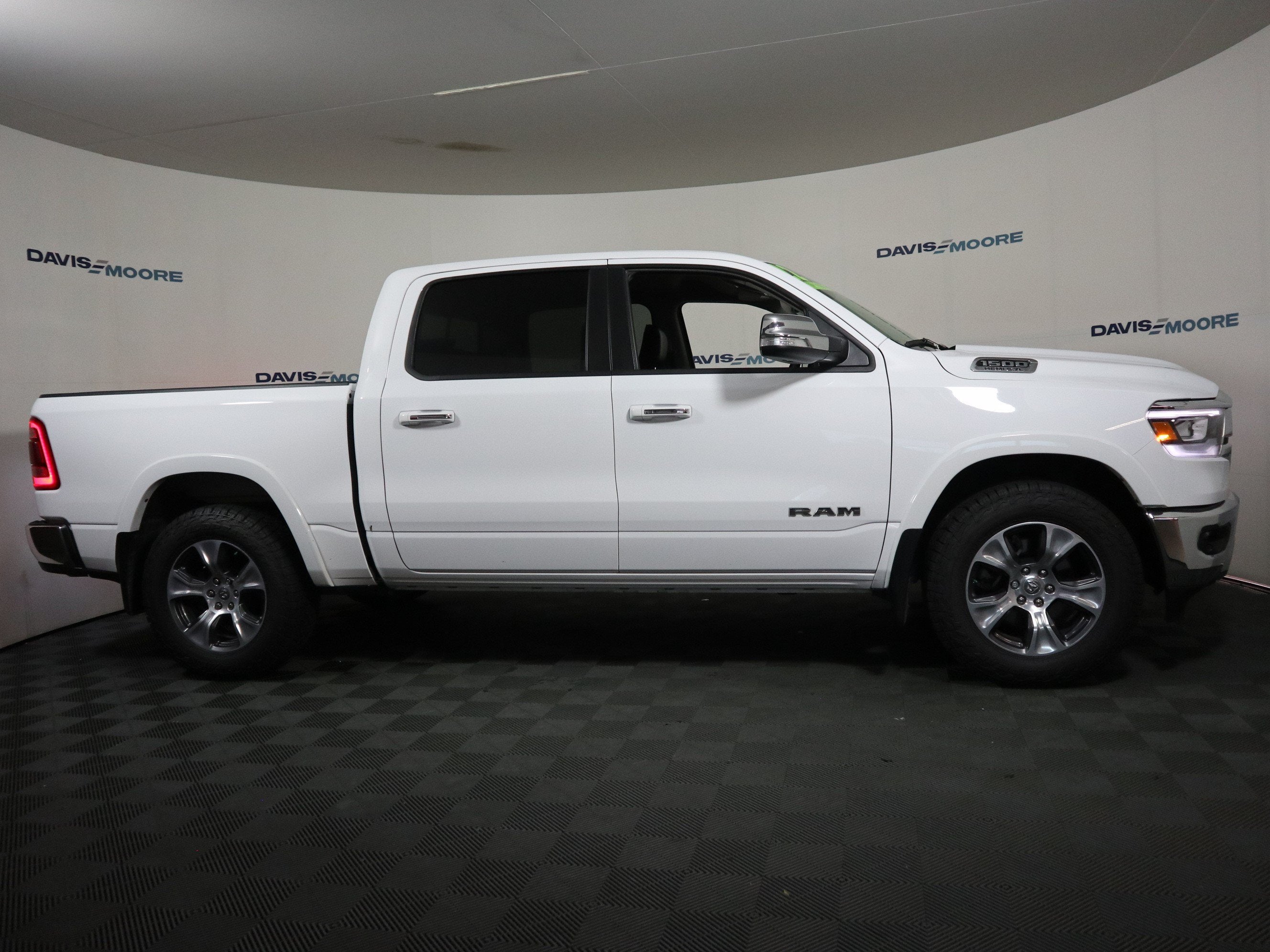 2022 RAM 1500 Laramie 4x4 Crew Cab