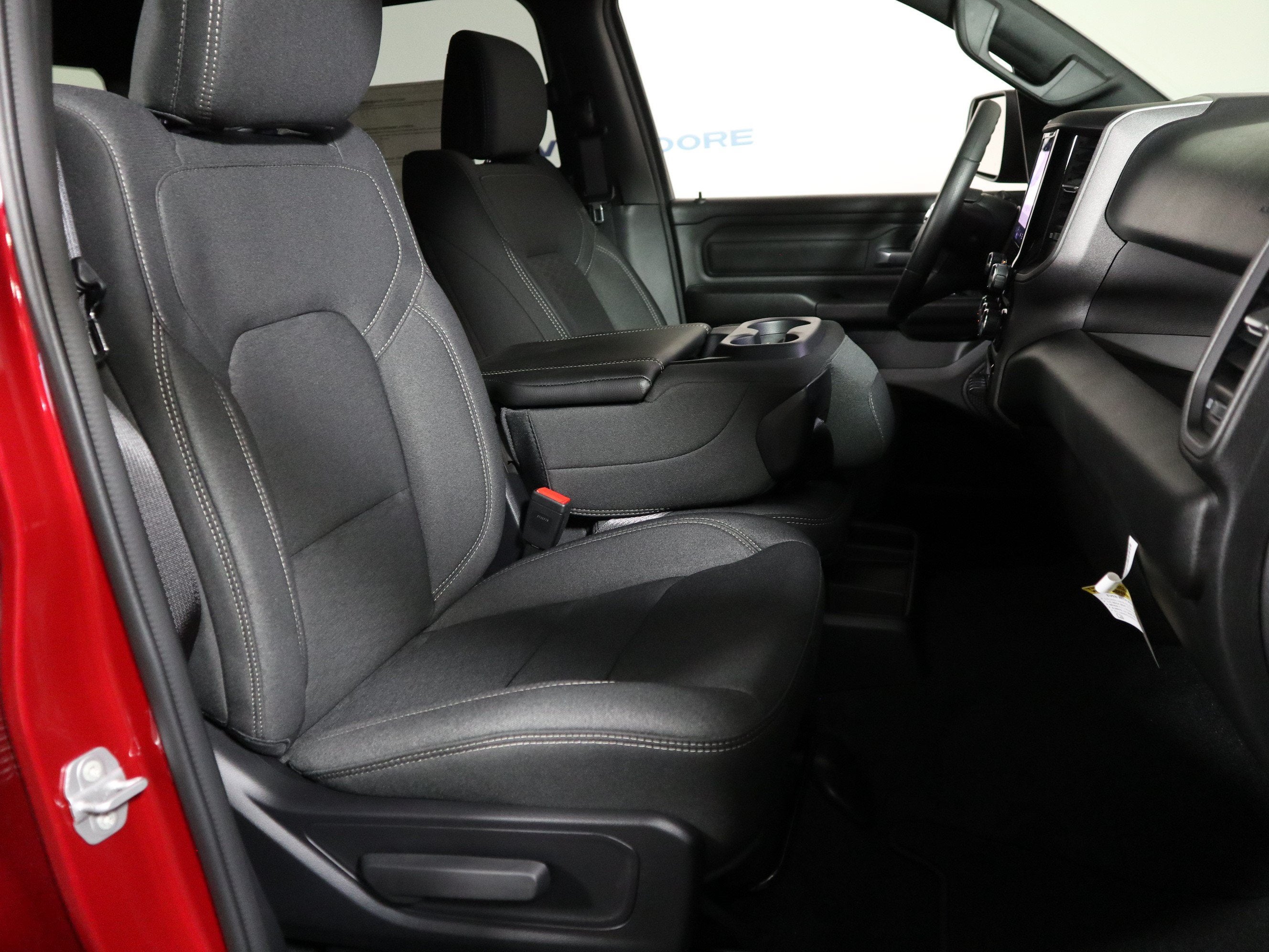 2027 RAM 1500 Express 4x4 Crew Cab