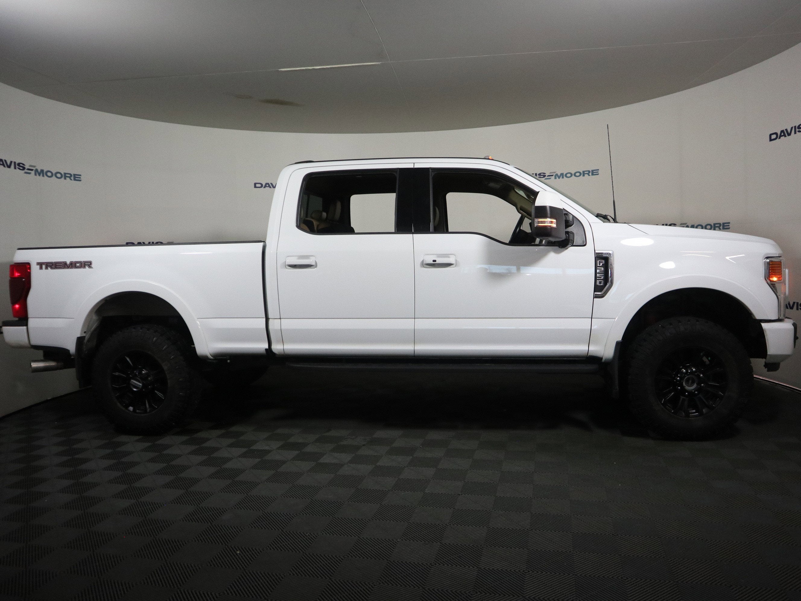 2022 Ford Super Duty F-250 SRW LARIAT Crew Cab 4WD
