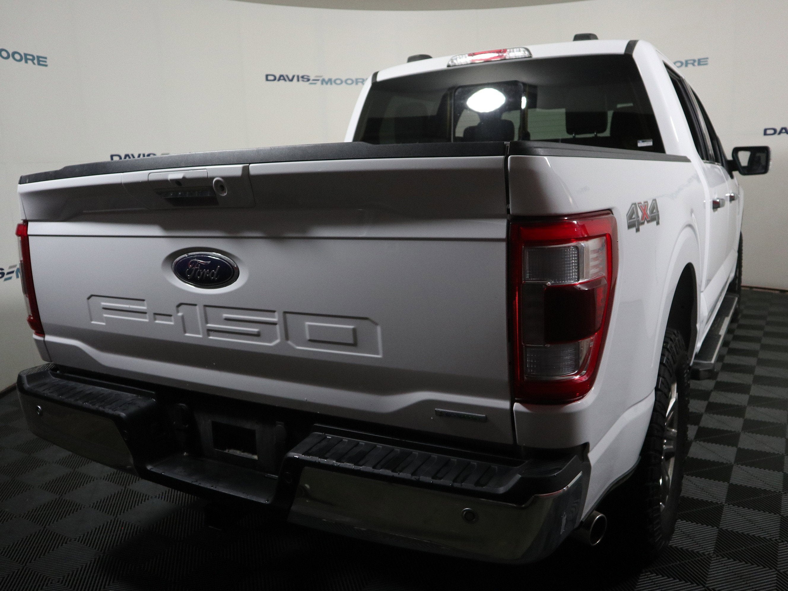 2023 Ford F-150 LARIAT 4WD