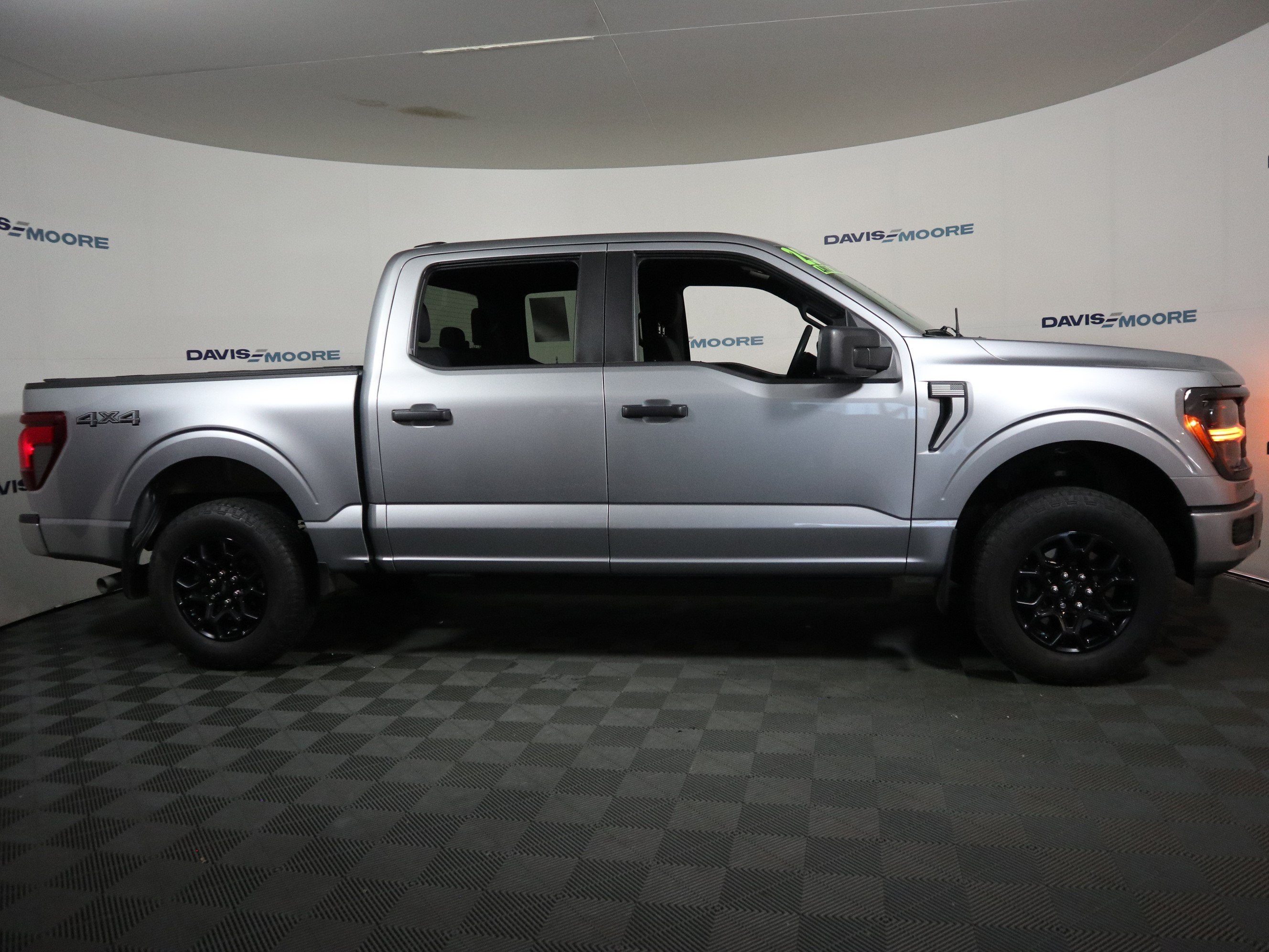 2025 Ford F-150 STX 4WD
