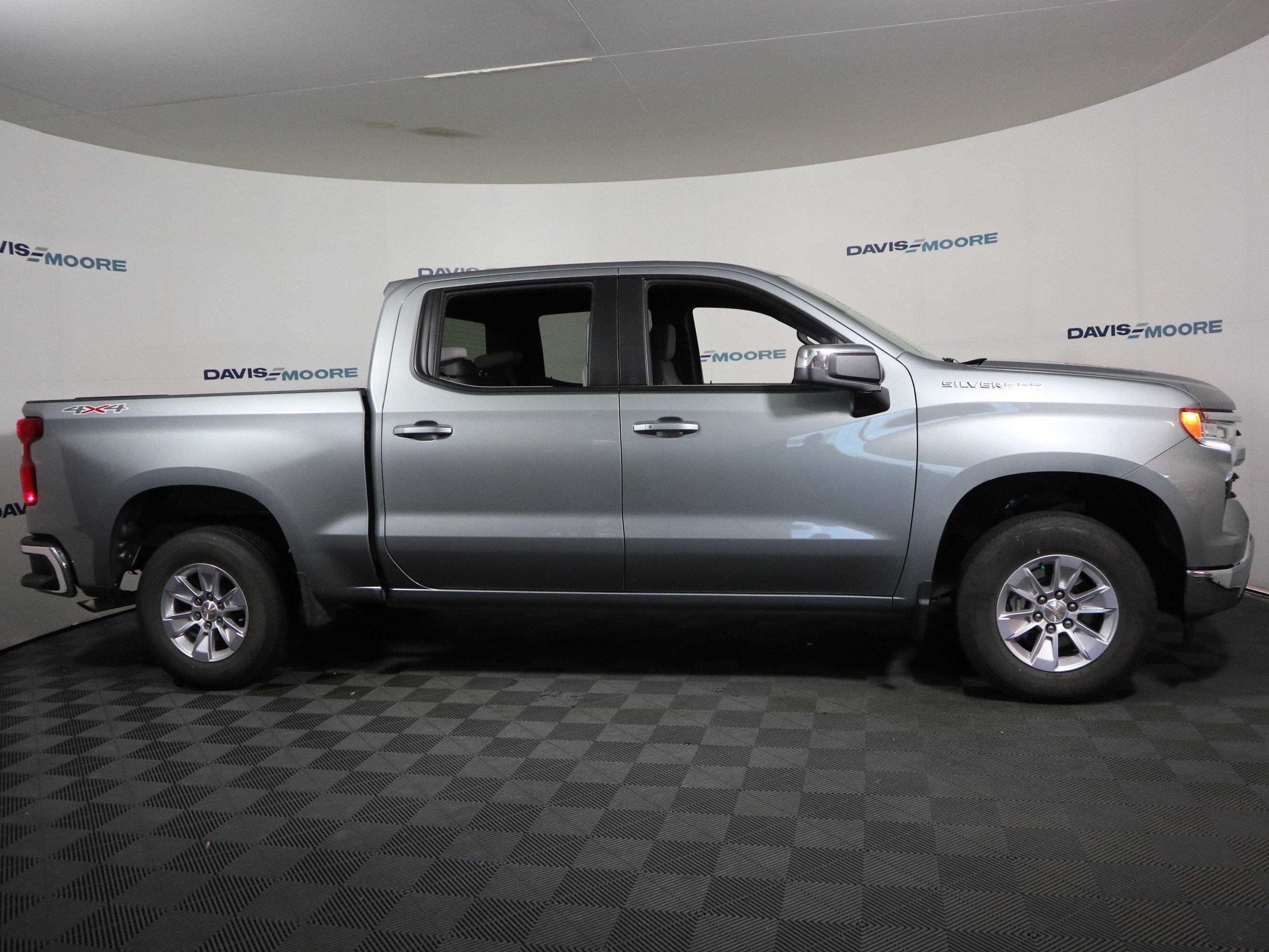 2026 Chevrolet Silverado 1500 LT Crew Cab 4WD