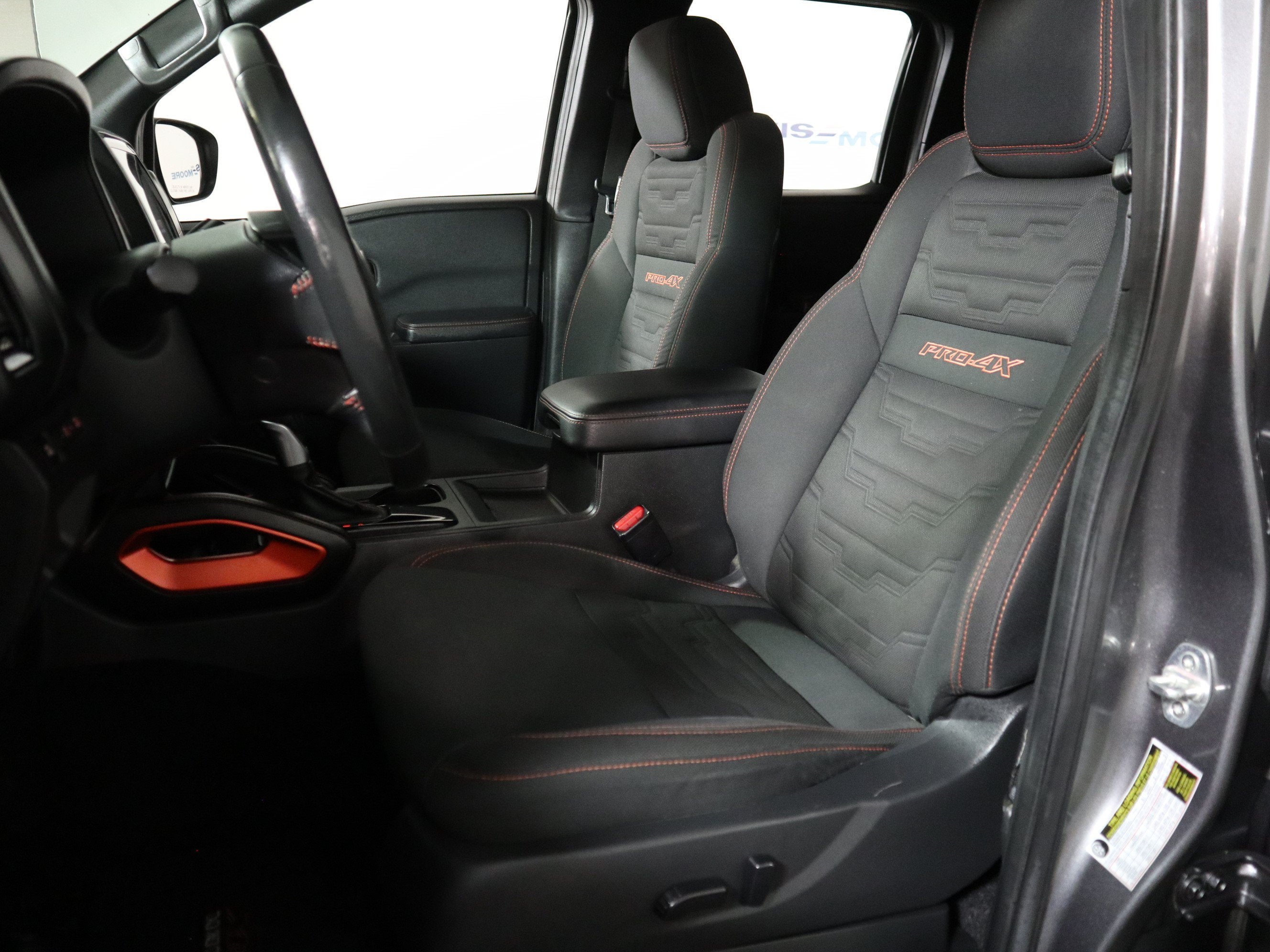 2024 Nissan Frontier PRO-4X Crew Cab
