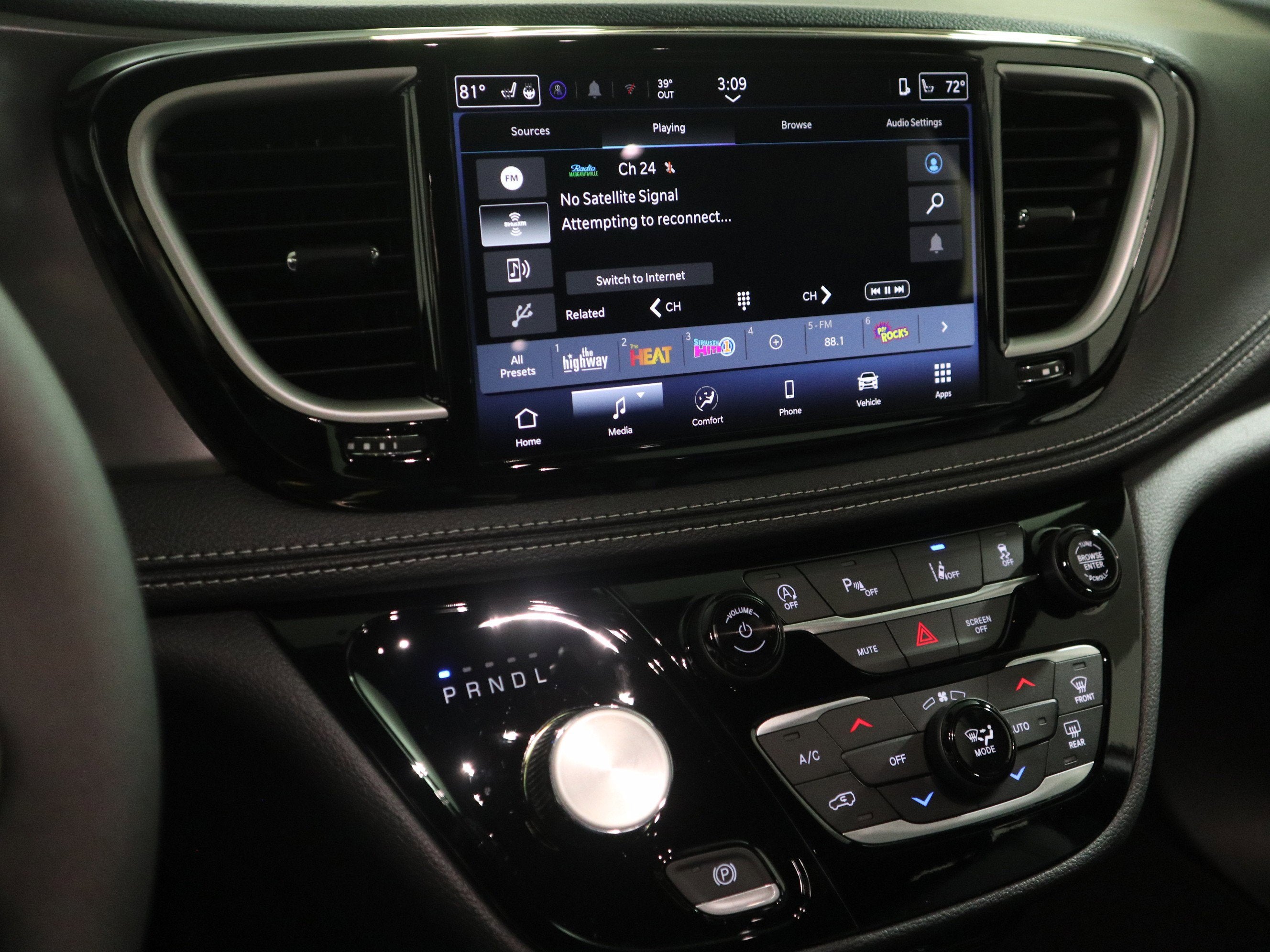 2026 Chrysler Pacifica Select