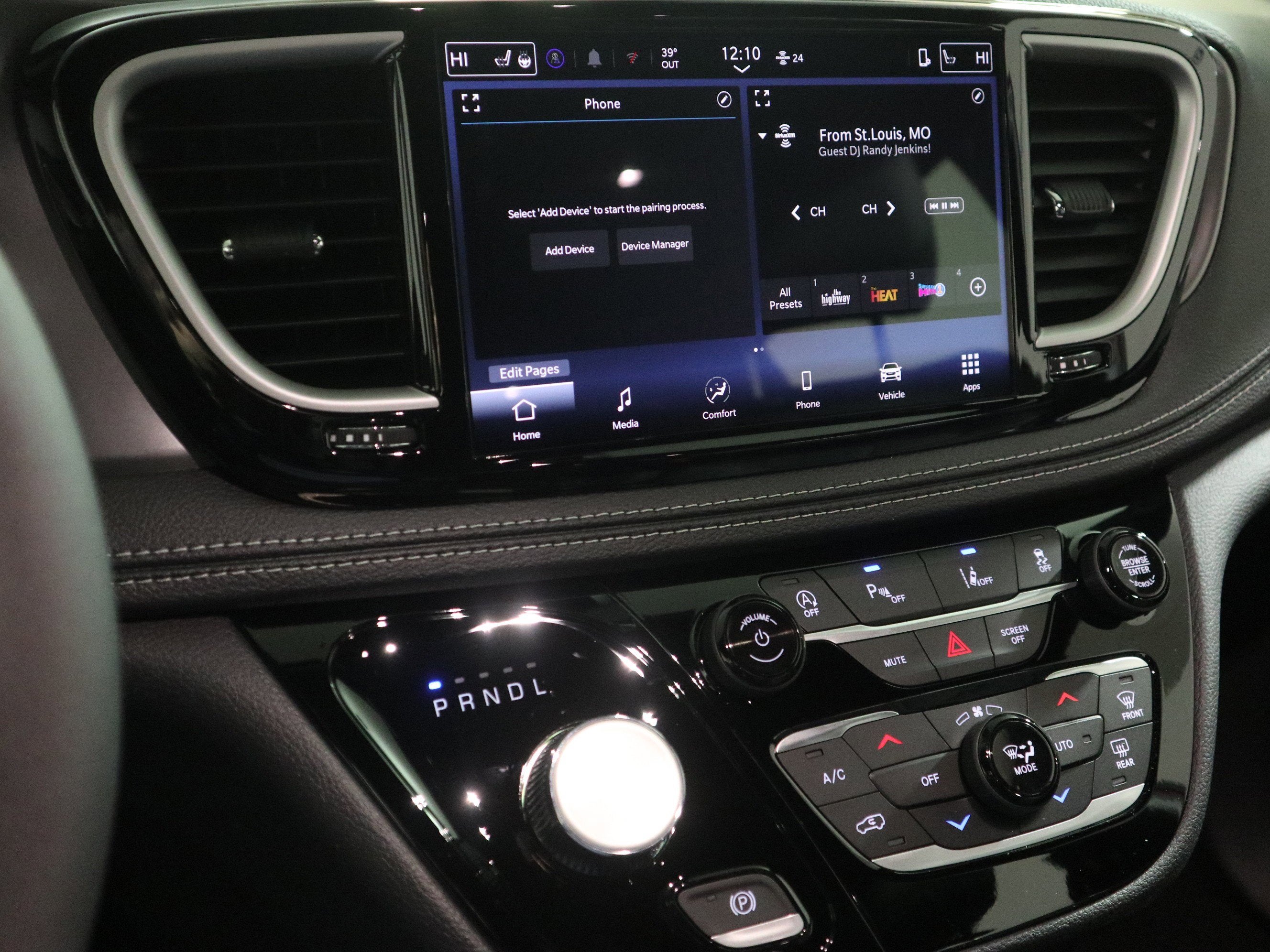 2026 Chrysler Pacifica Select