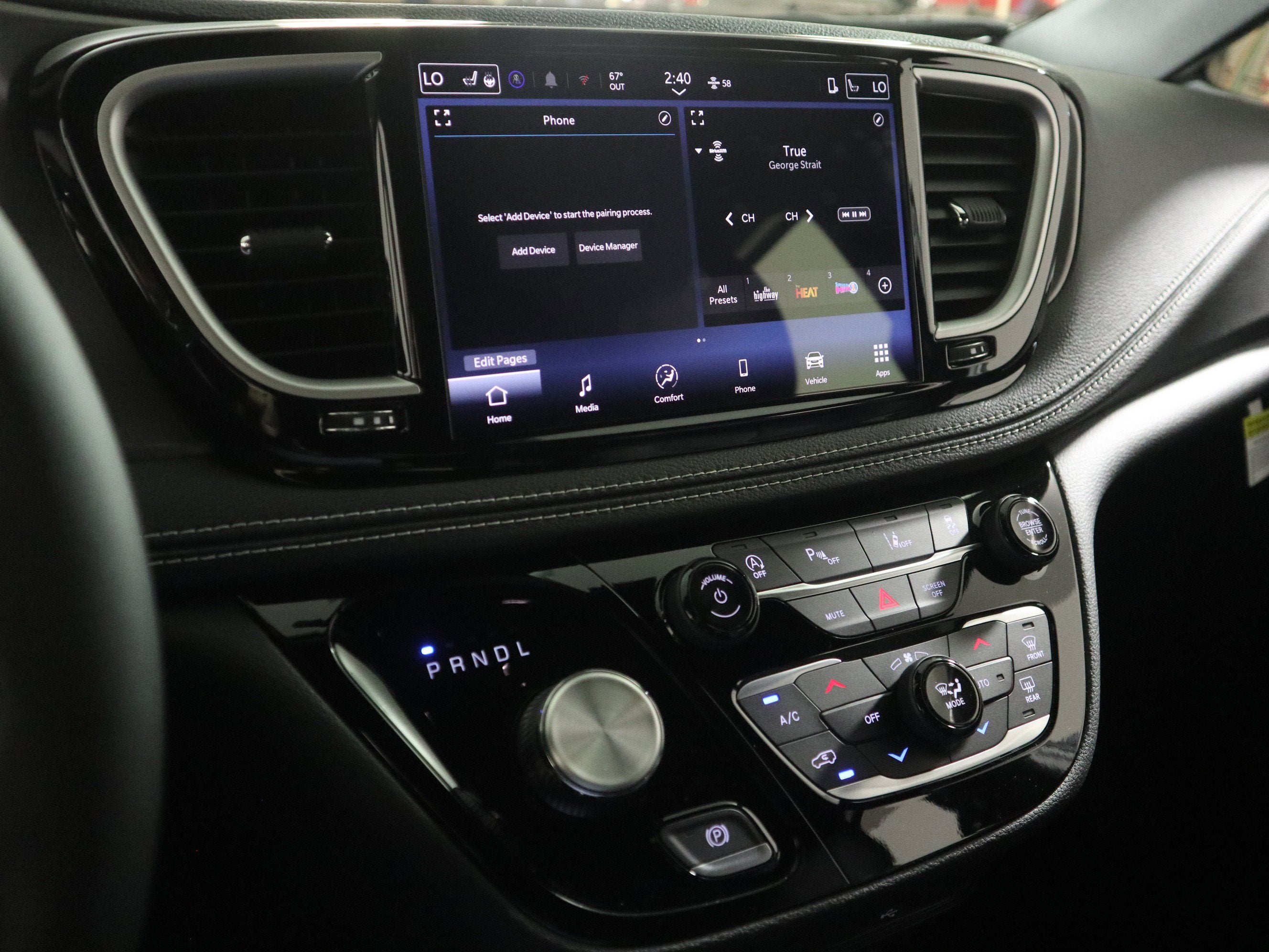 2026 Chrysler Pacifica Select