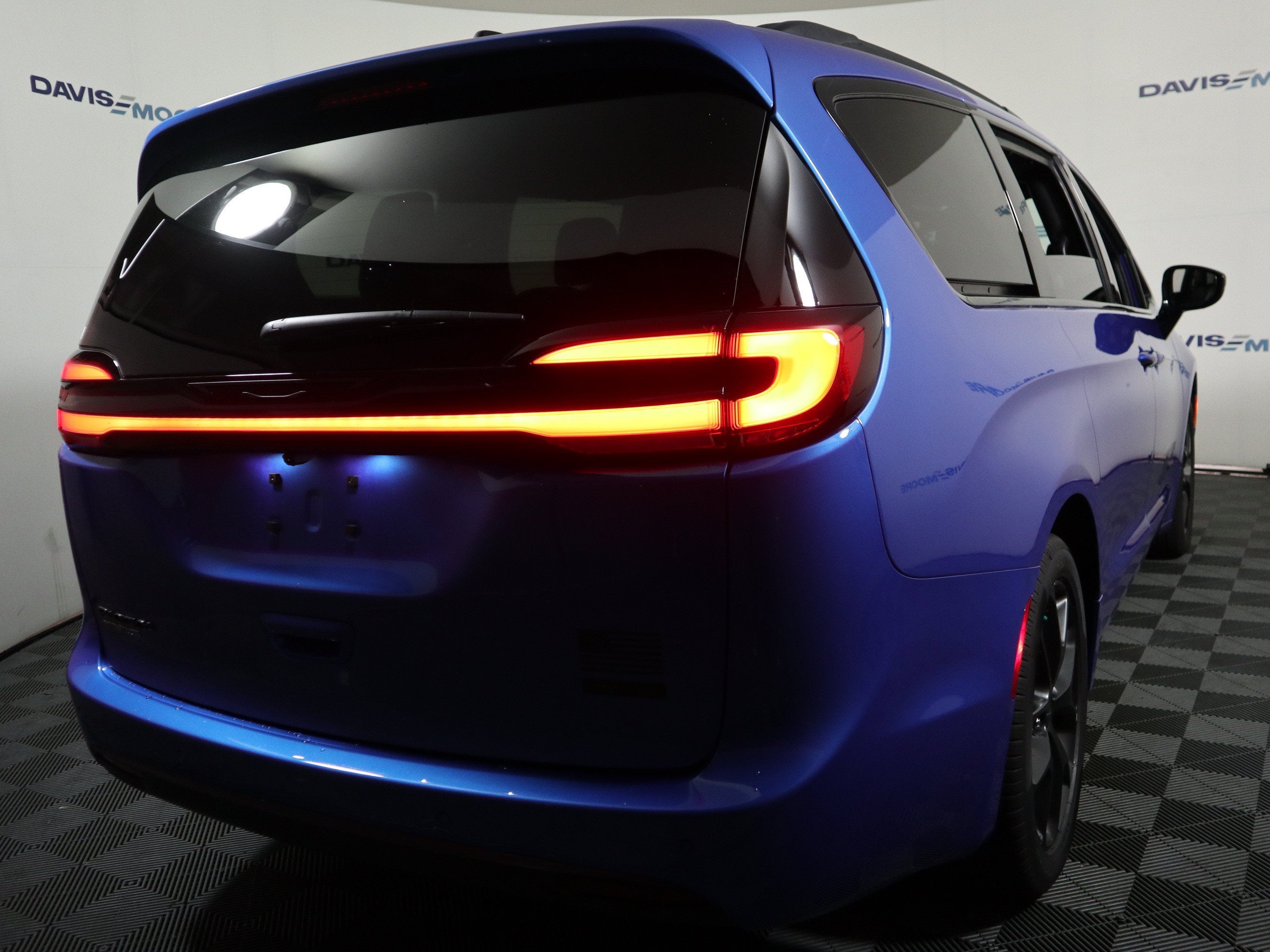 2027 Chrysler Pacifica Select