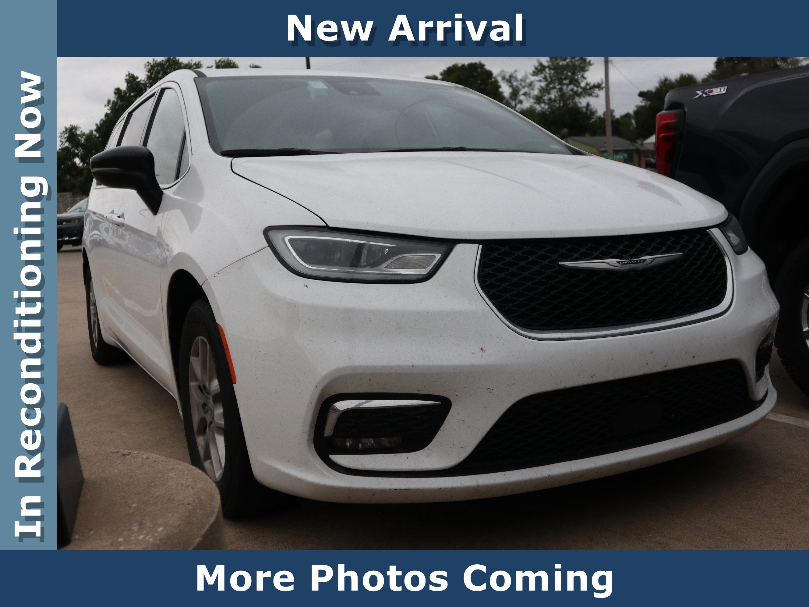 2025 Chrysler Pacifica Select