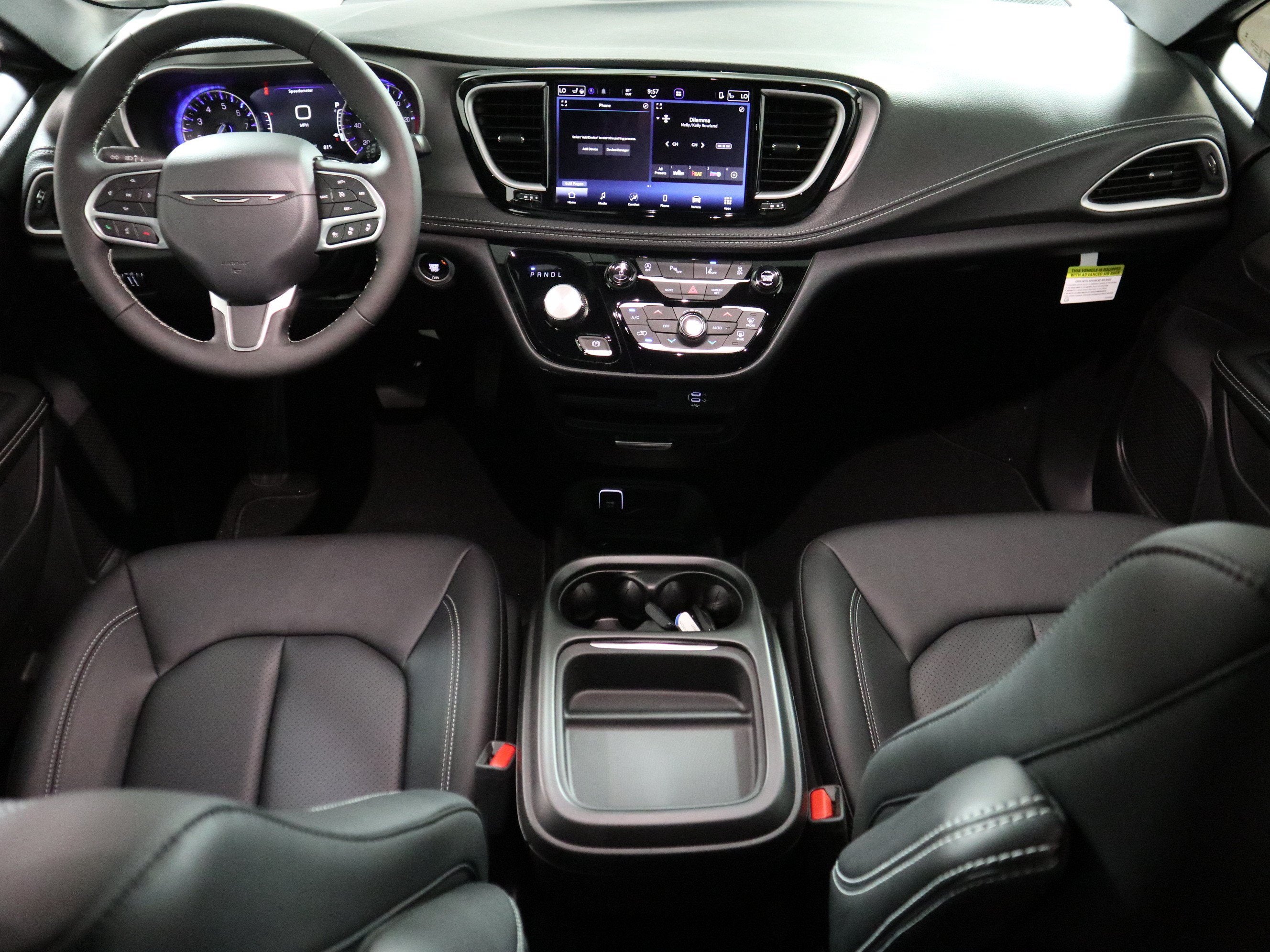 2027 Chrysler Pacifica Select