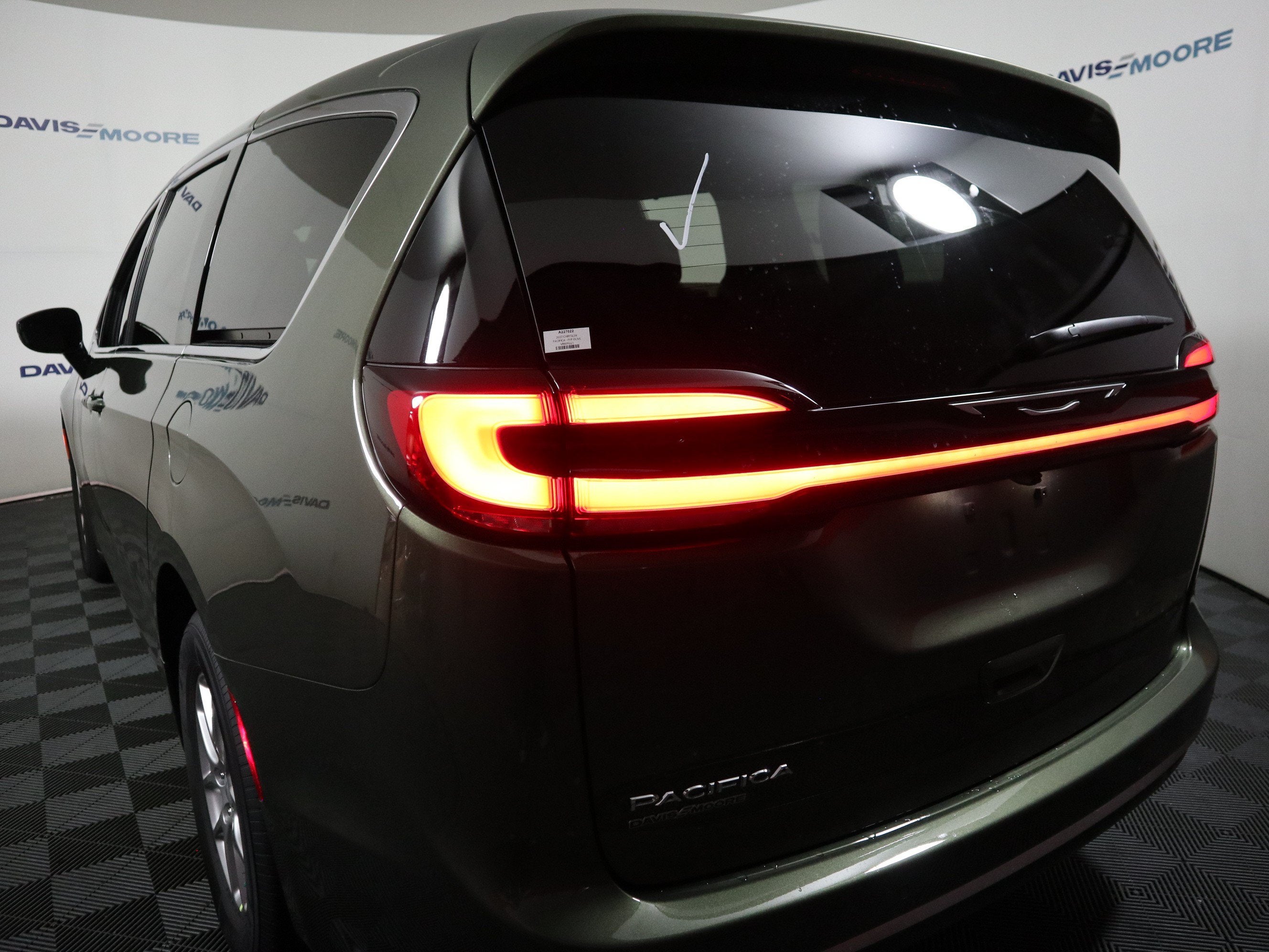 2027 Chrysler Pacifica Select