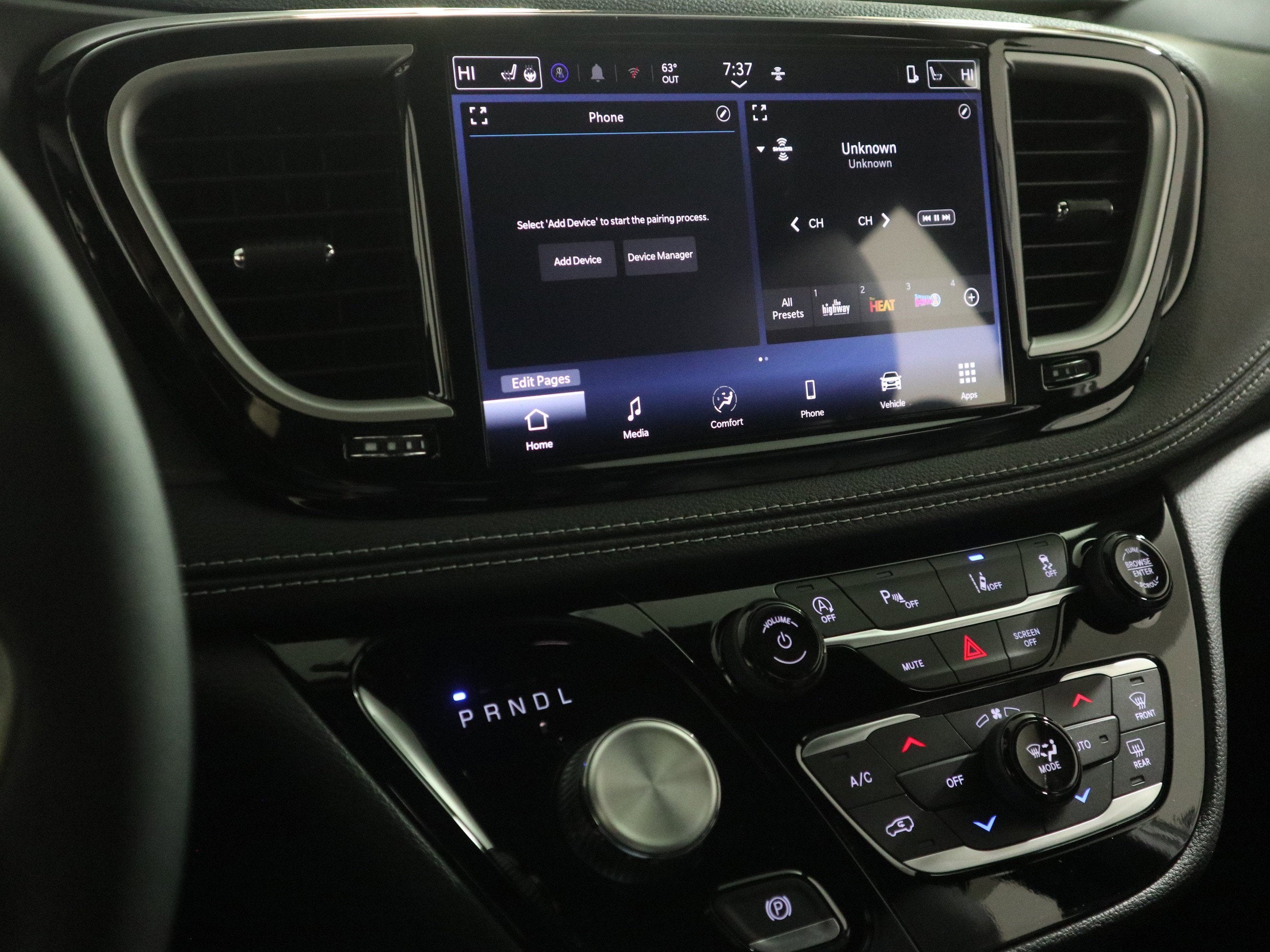 2026 Chrysler Pacifica Select