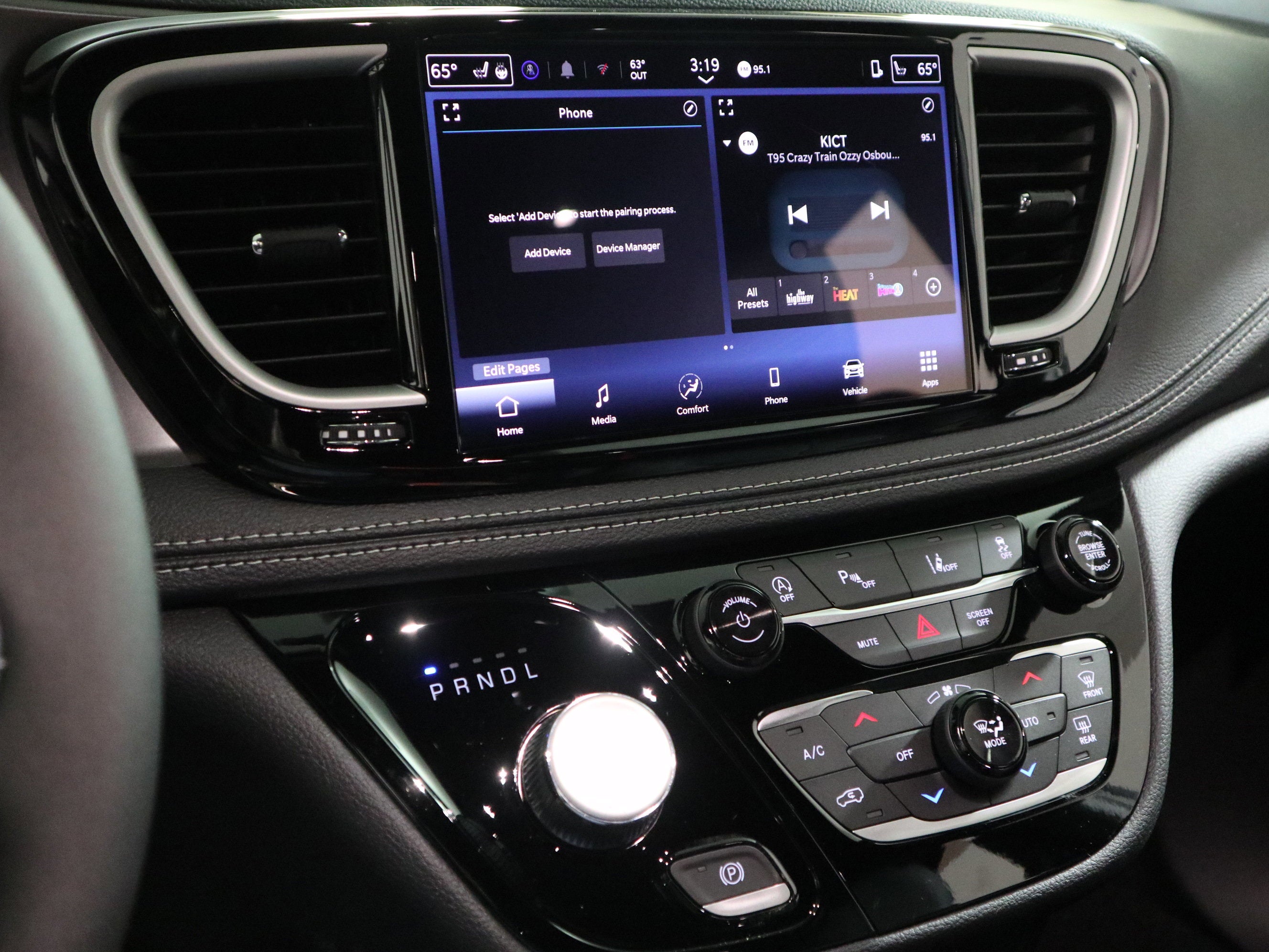 2026 Chrysler Pacifica Select
