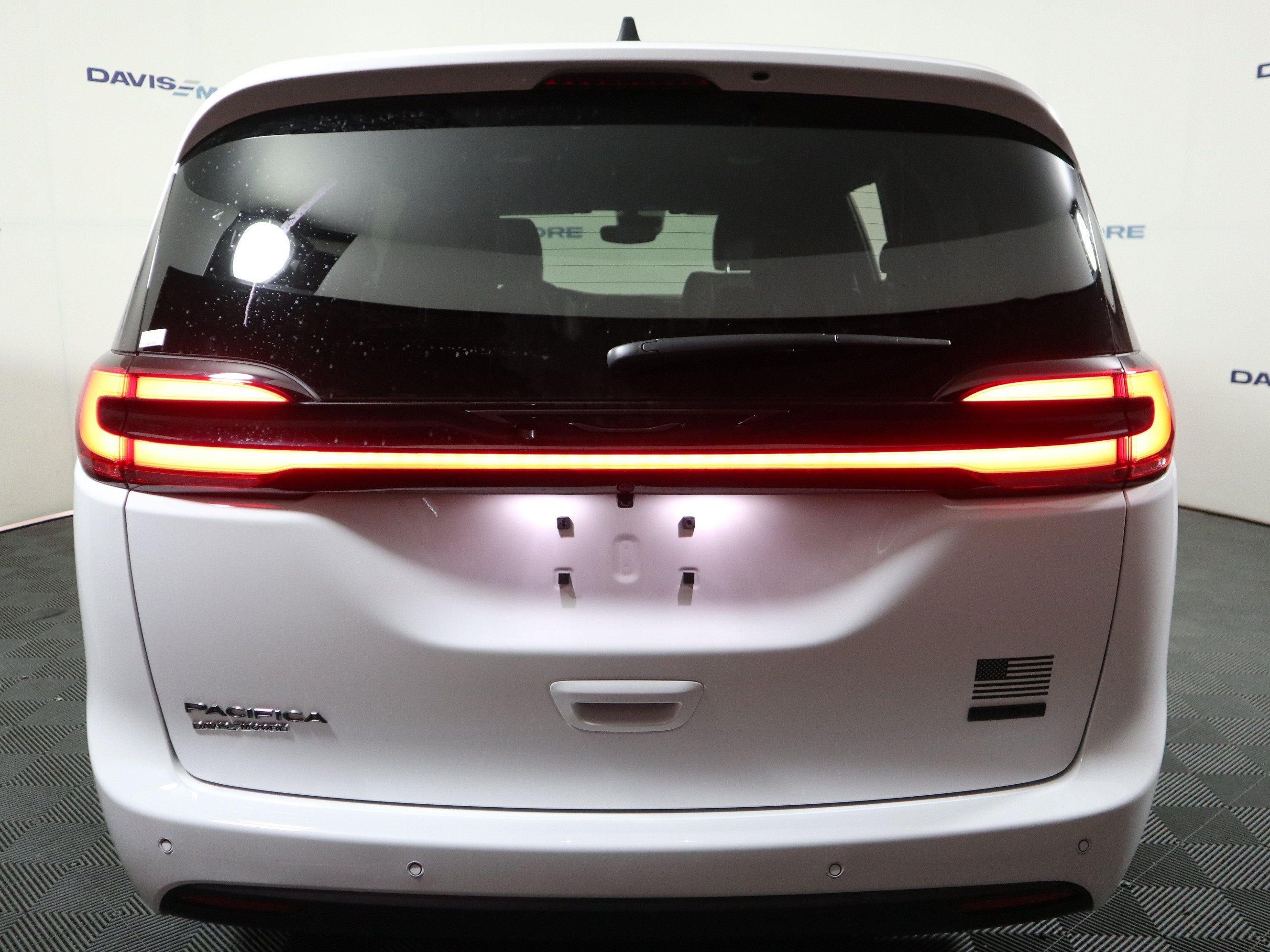 2027 Chrysler Pacifica Select