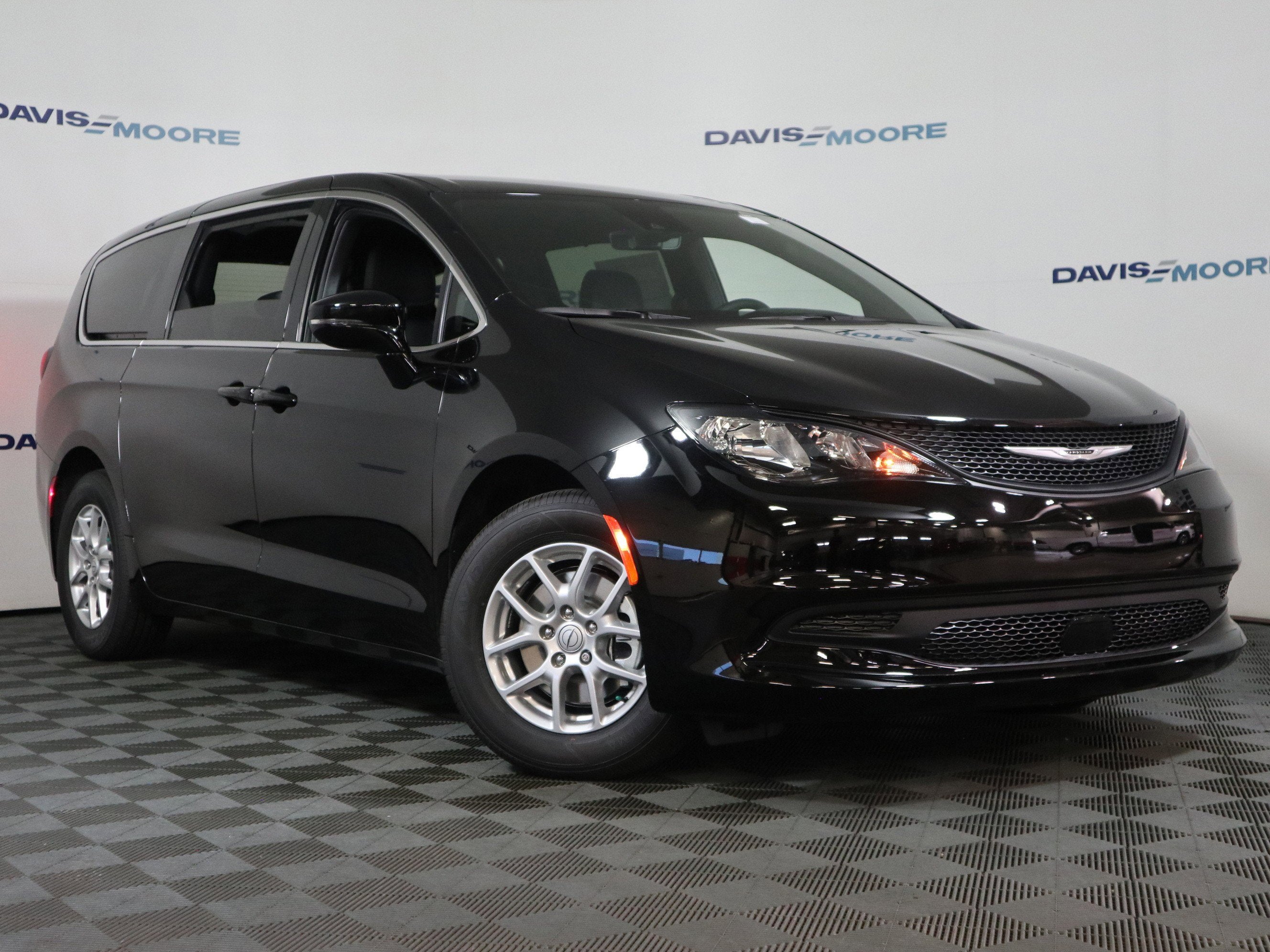 2026 Chrysler Voyager LX