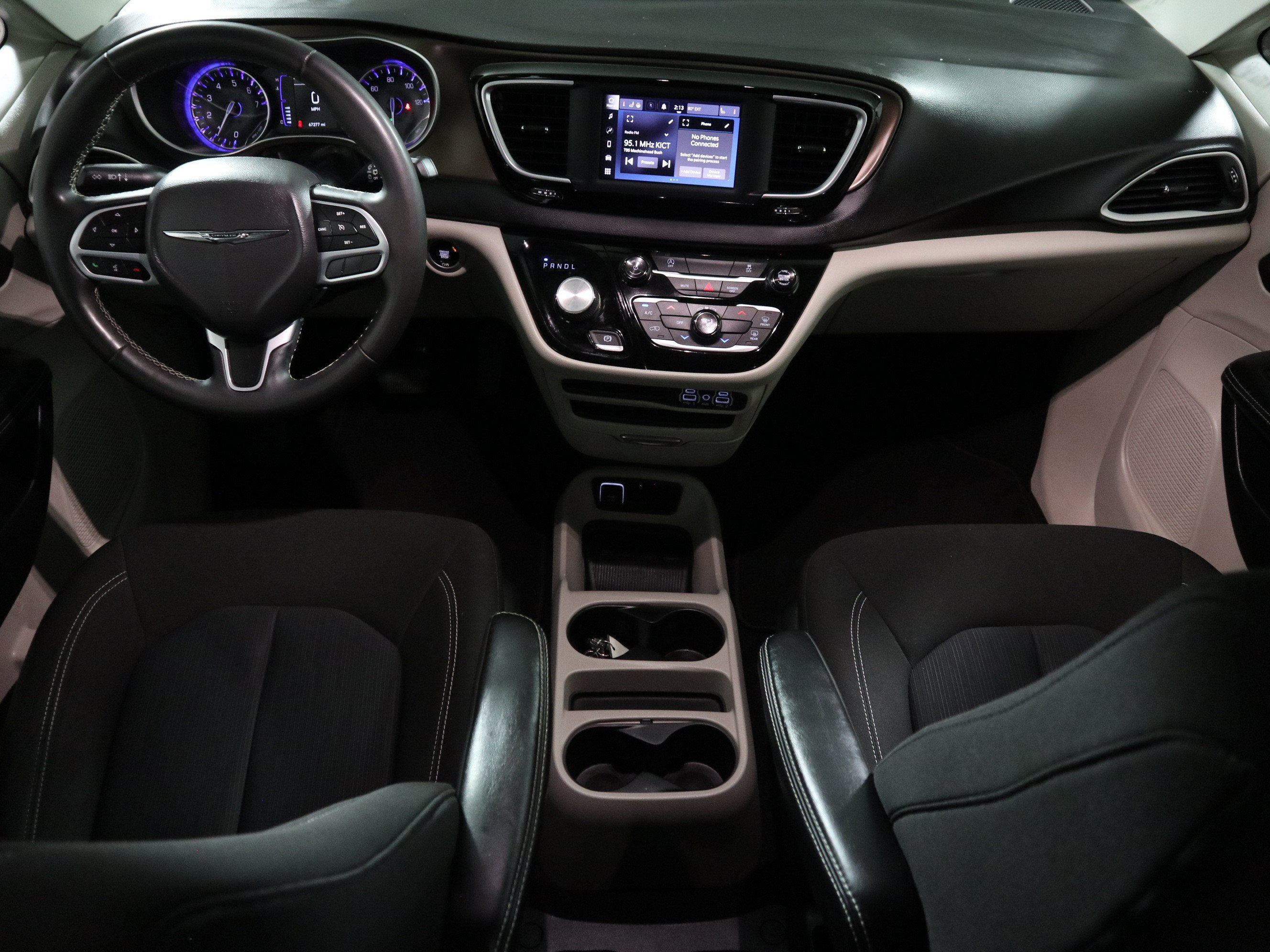 2022 Chrysler Voyager LX