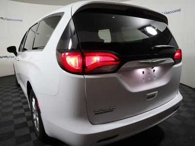 2022 Chrysler Voyager LX