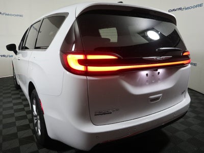 2026 Chrysler Pacifica Select AWD