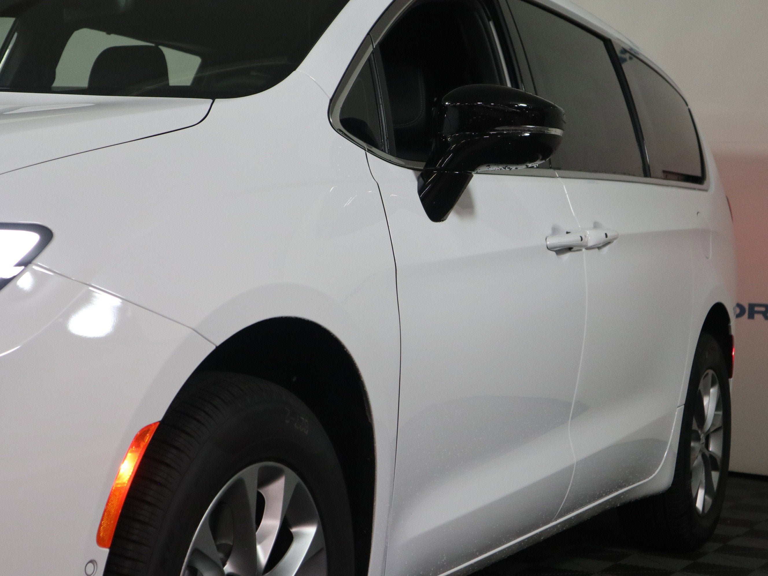 2026 Chrysler Pacifica Select AWD